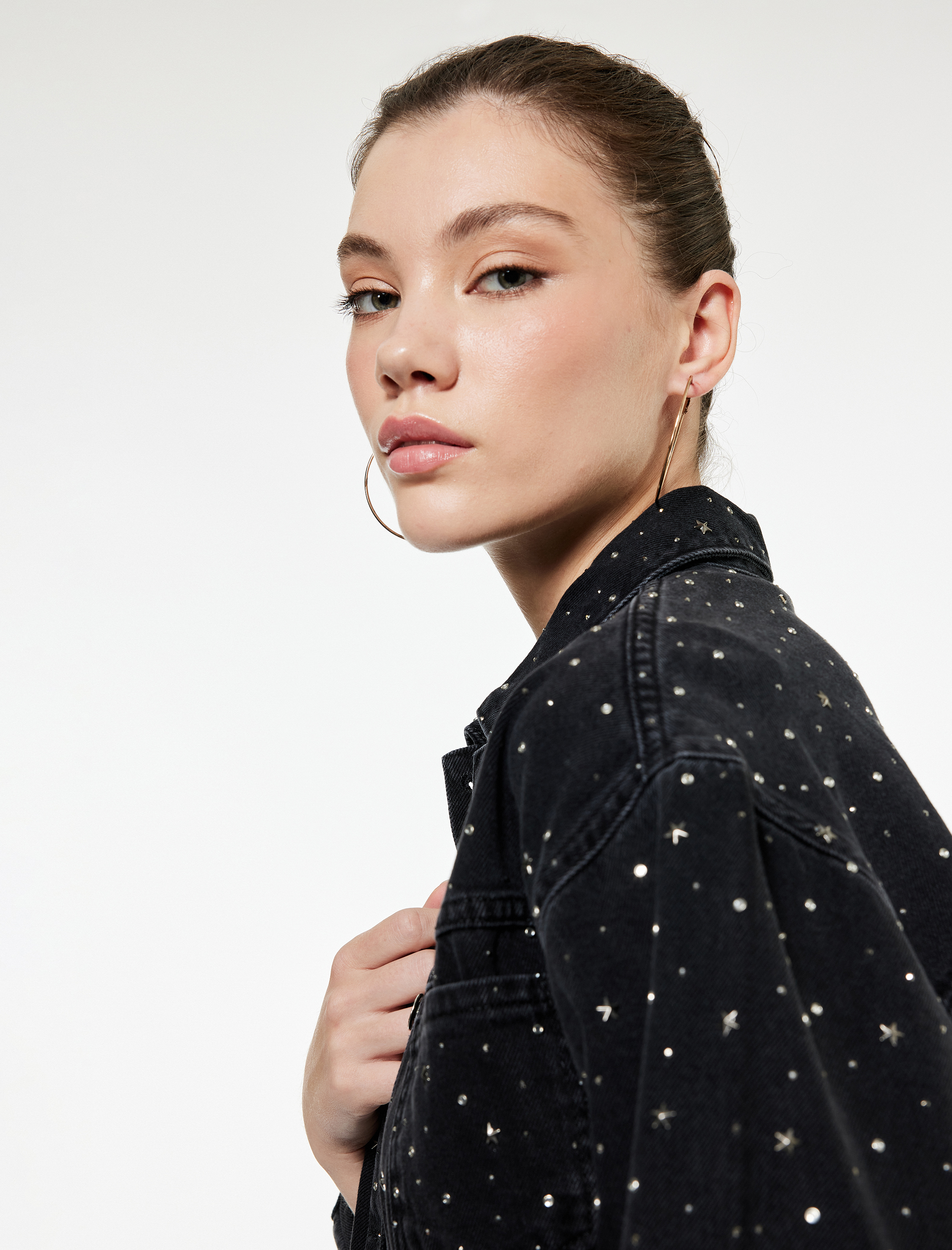   Uzun Kollu Klasik Yaka Cep Detaylı Crop Taşlı Denim Ceket