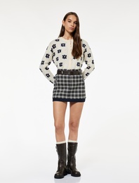 Uzun Kollu Bisiklet Yaka Jakarlı Düğmeli Çiçekli Triko Hırka