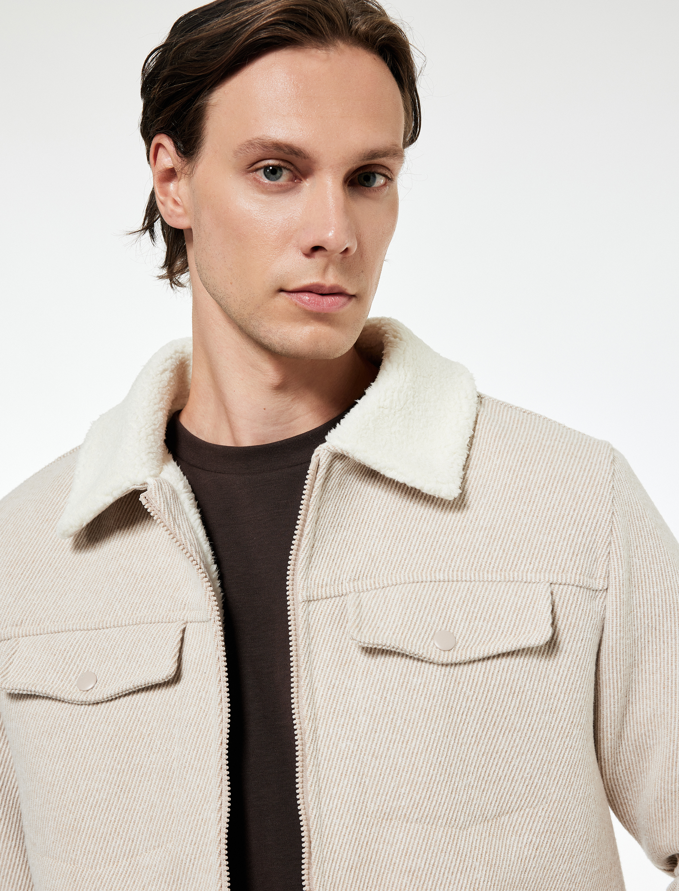 Uzun Kollu Cepli Fermuarlı İçi Peluş Astarlı Yakası Suni Kürklü Kışlık Kaşe Ceket