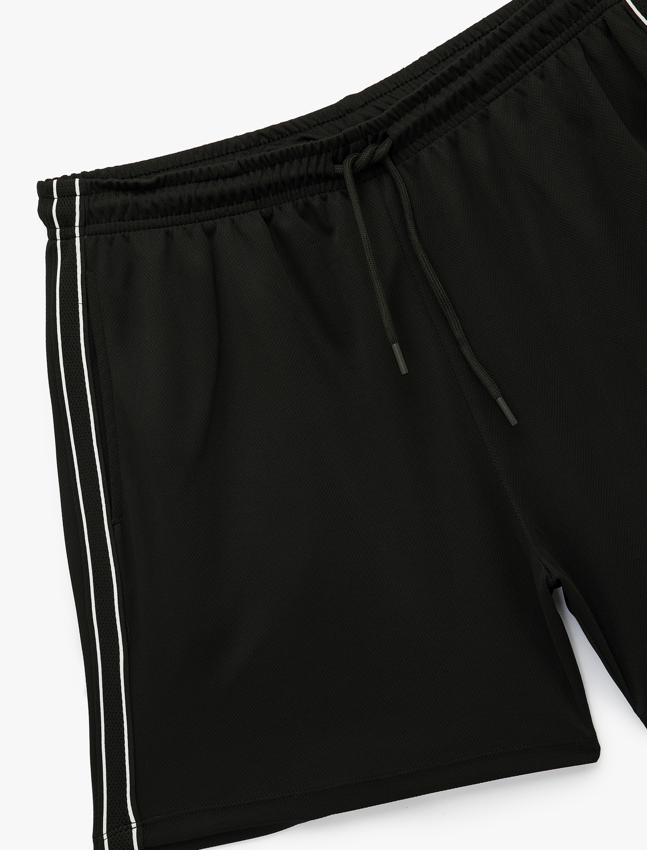 Beli Bağlamalı Cepli Yanları Şerit Detaylı Kısa Spor Şort