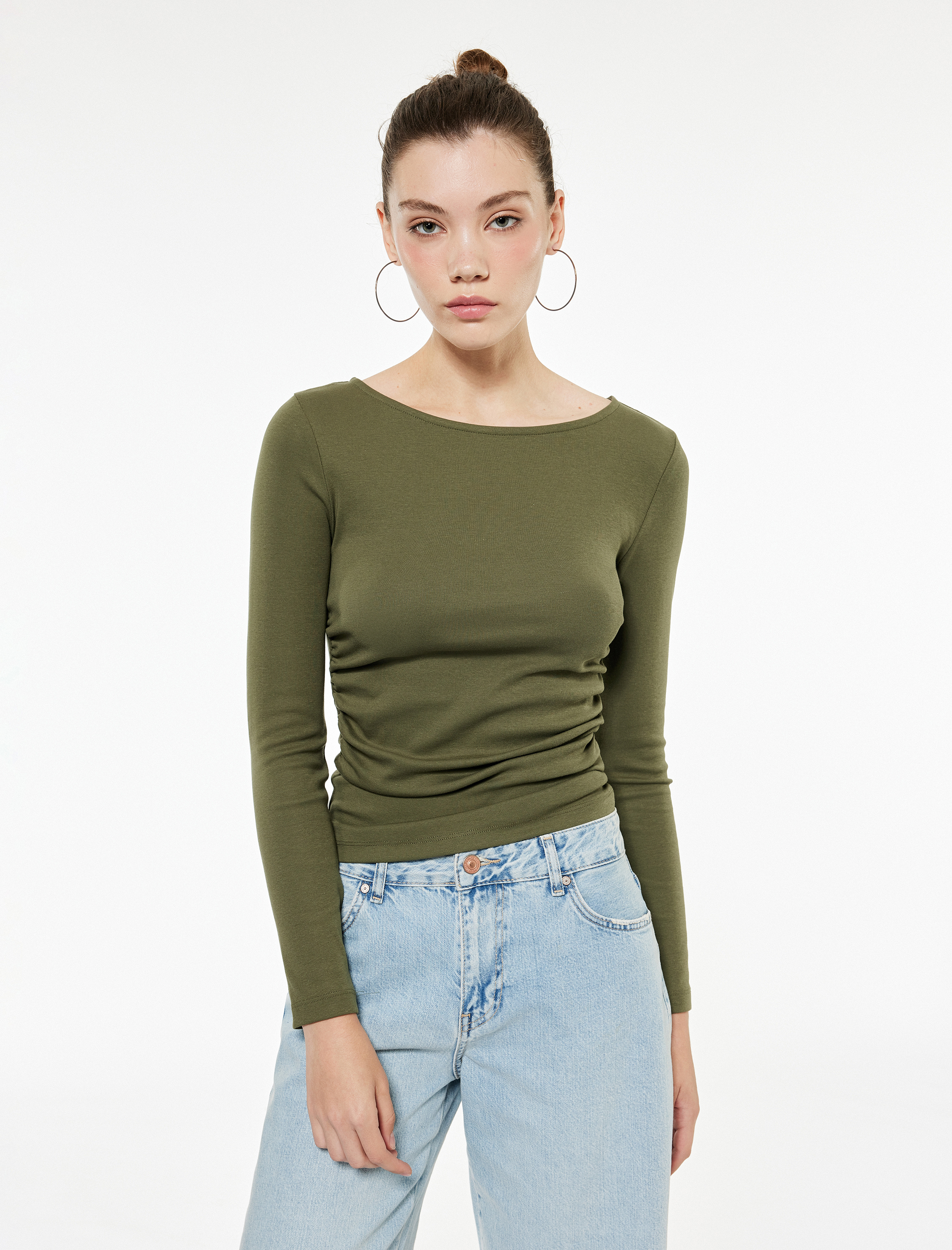   Pamuklu Slim Fit Kayık Yaka Drapeli Uzun Kollu Tişört