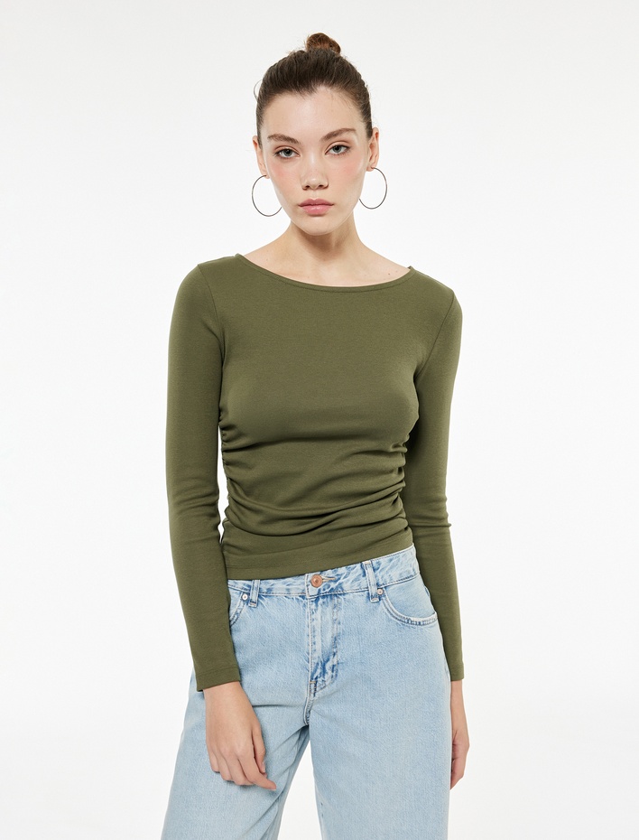  Pamuklu Slim Fit Kayık Yaka Drapeli Uzun Kollu Tişört