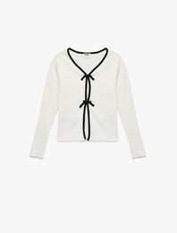 Pamuklu Uzun Kollu V Yaka Bağlama Detaylı Tişört