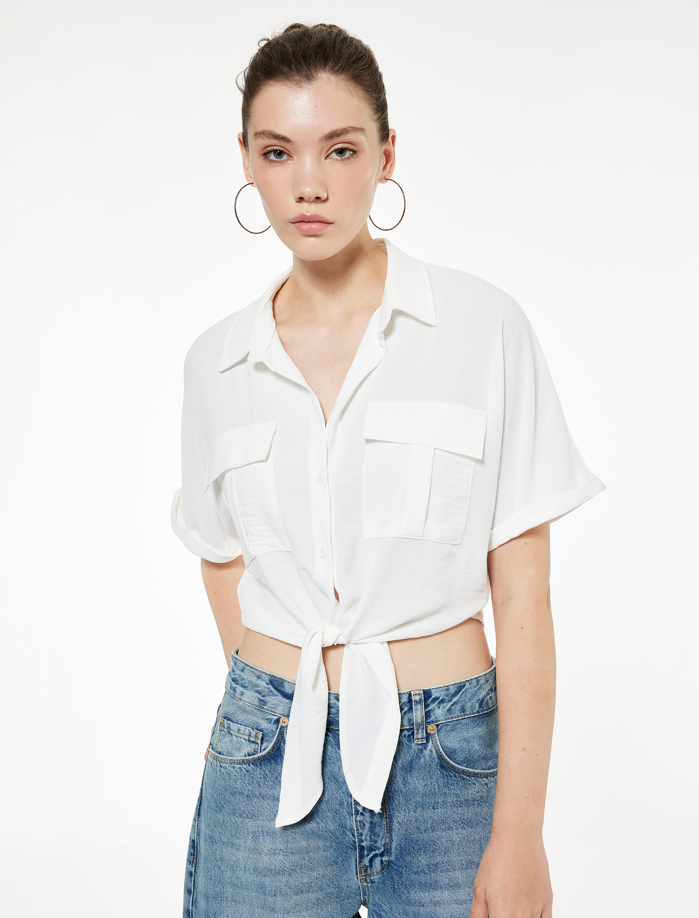   Rahat Kalıp Cep Detaylı Kısa Kollu Bağlamalı Crop Gömlek