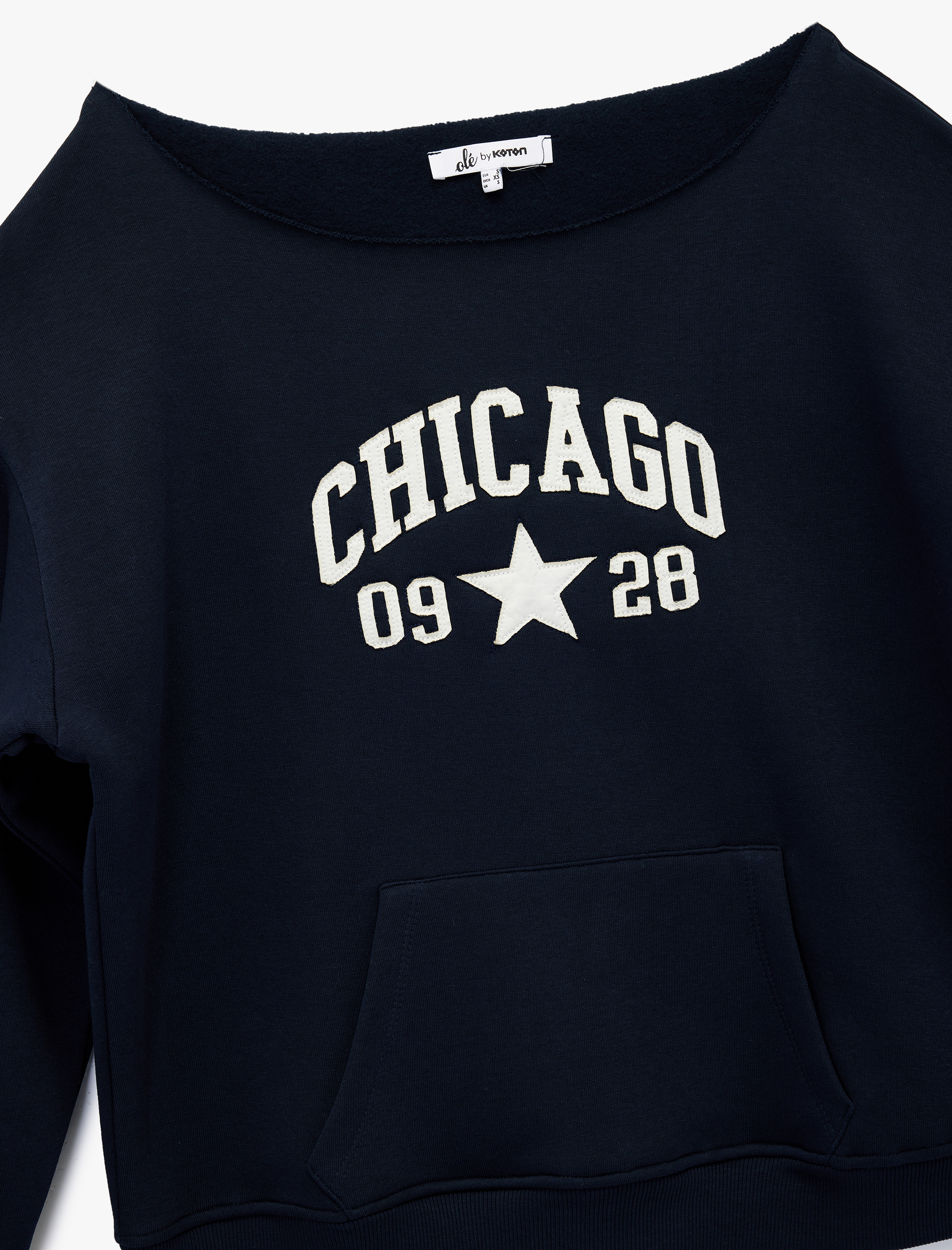   Nakışlı Şardonlu Kanguru Cepli Kayık Yaka Oversize Sweatshirt