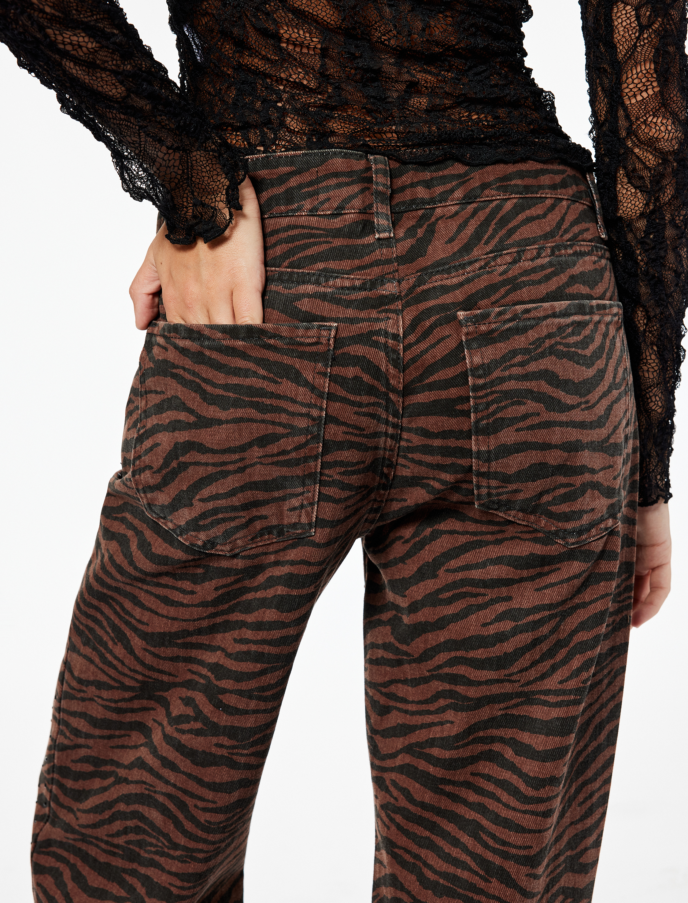   Pamuklu Taş Detaylı Düğmeli Cepli Leopar Desenli Jean Pantolon - Longer Straight Jean