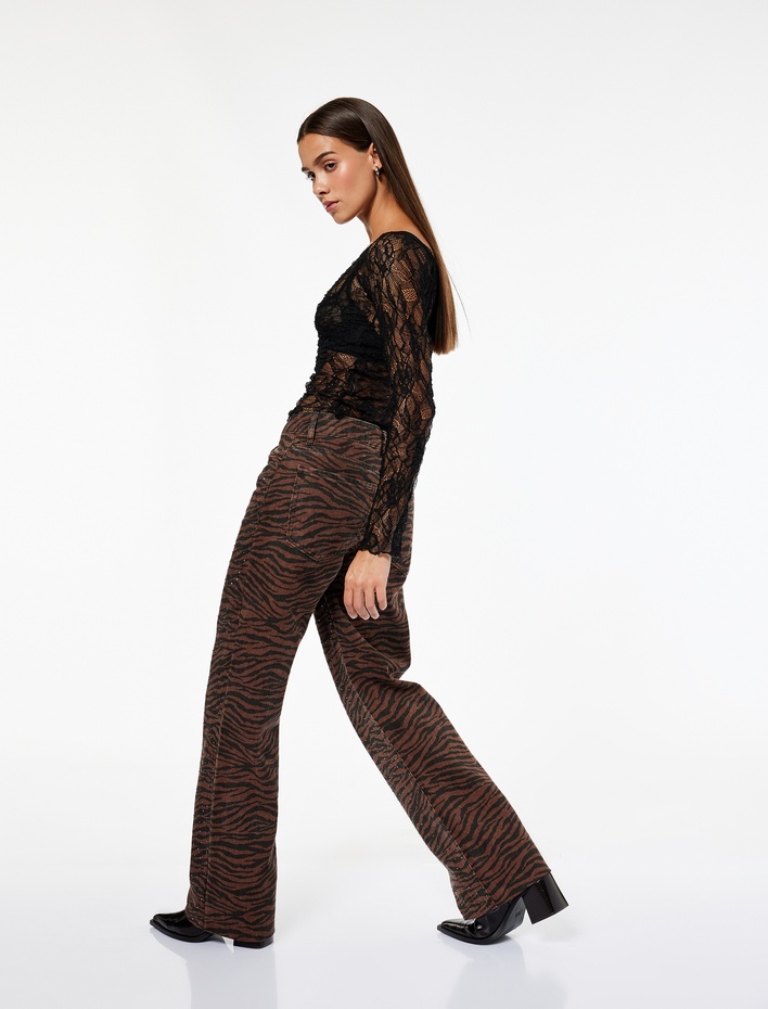  Pamuklu Taş Detaylı Düğmeli Cepli Leopar Desenli Jean Pantolon - Longer Straight Jean