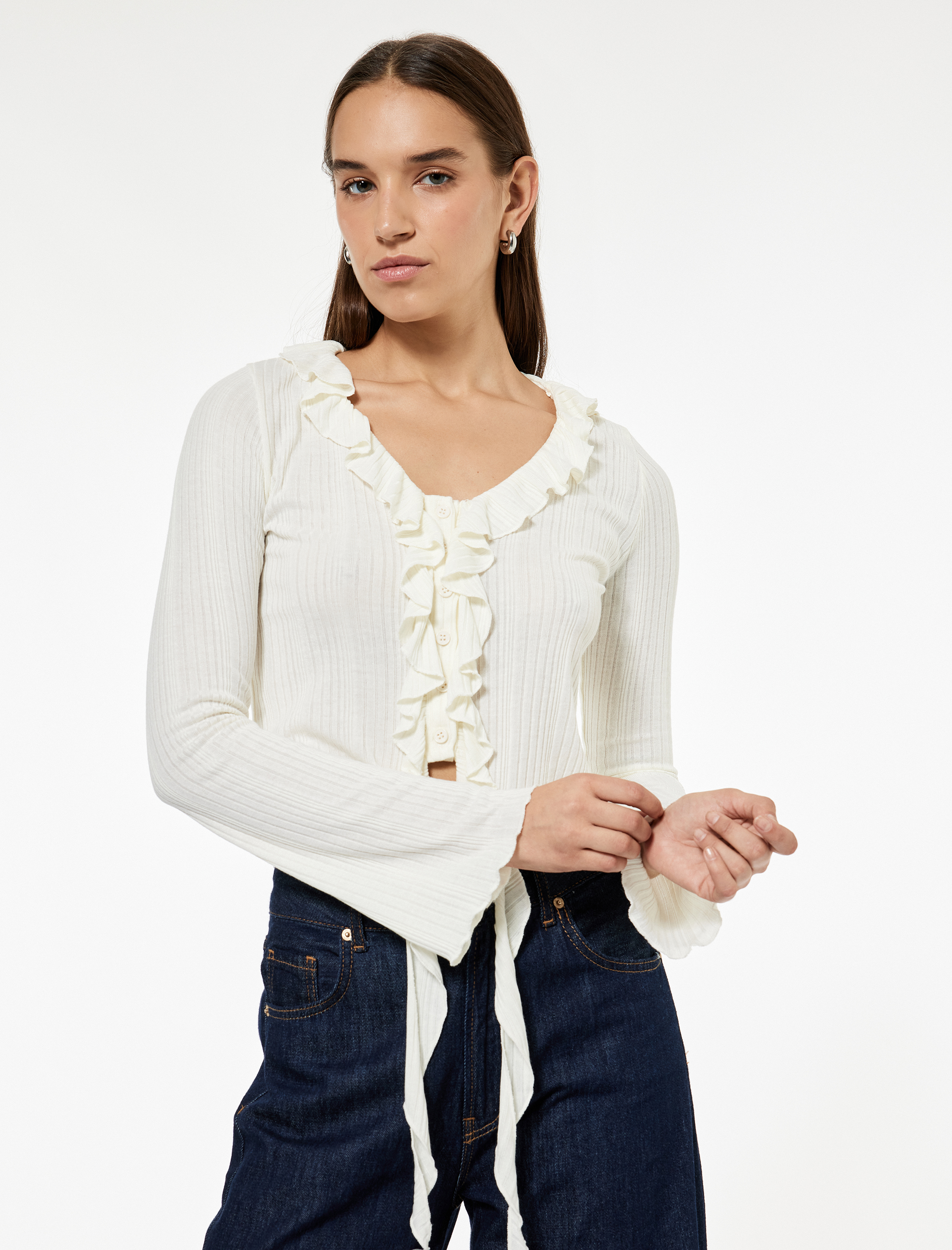   Viskon Karışımlı Fırfır Detaylı Düğmeli V Yaka Slim Fit Uzun Kollu Tişört