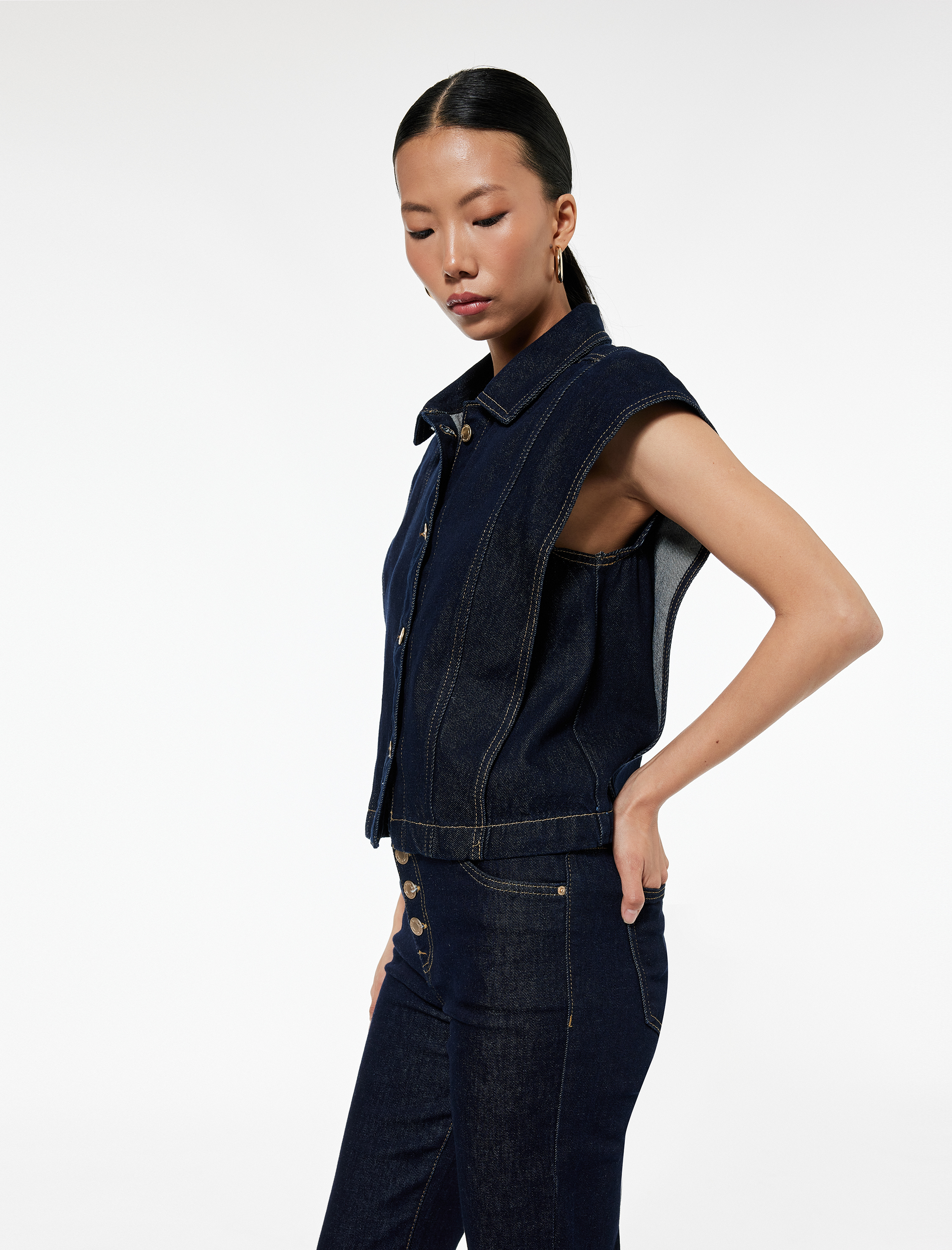   Klasik Yaka Dikiş Detaylı Pamuklu Düğmeli Denim Yelek