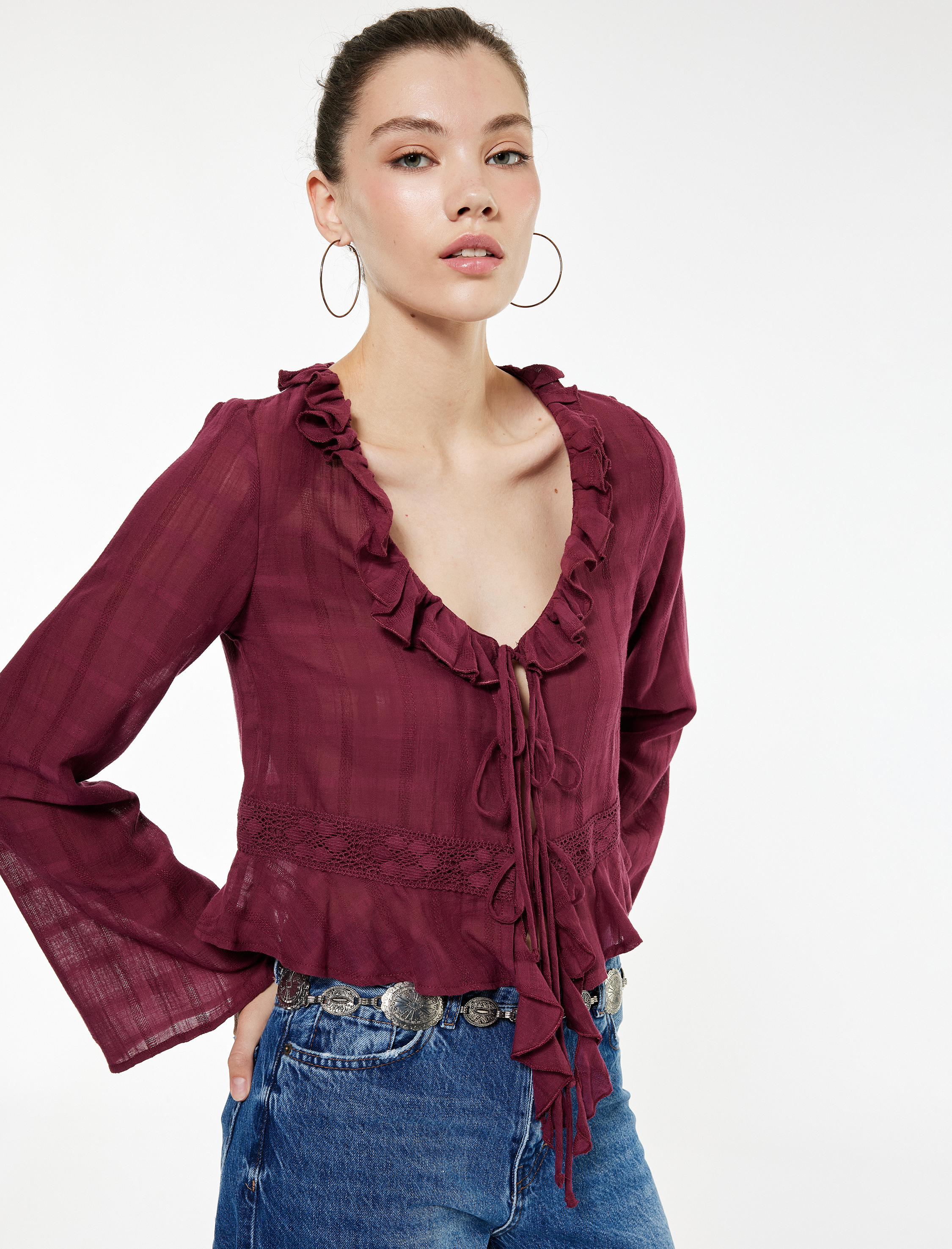   Fırfırlı Yaka Uzun Kollu Bağcıklı Dantel Detaylı Ekoseli Bluz