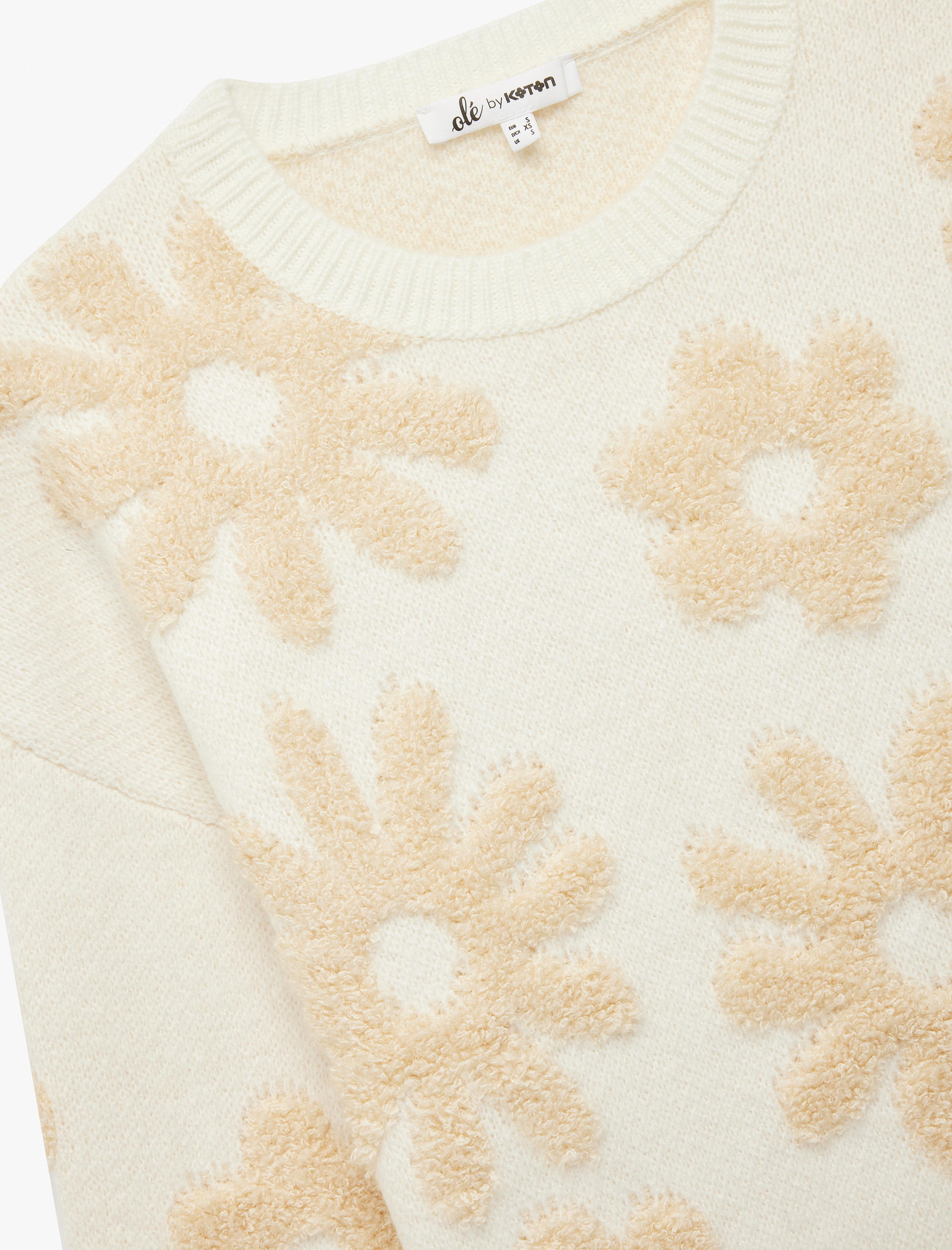   Uzun Kollu Bisiklet Yaka Çiçek İşlemeli Triko Kazak