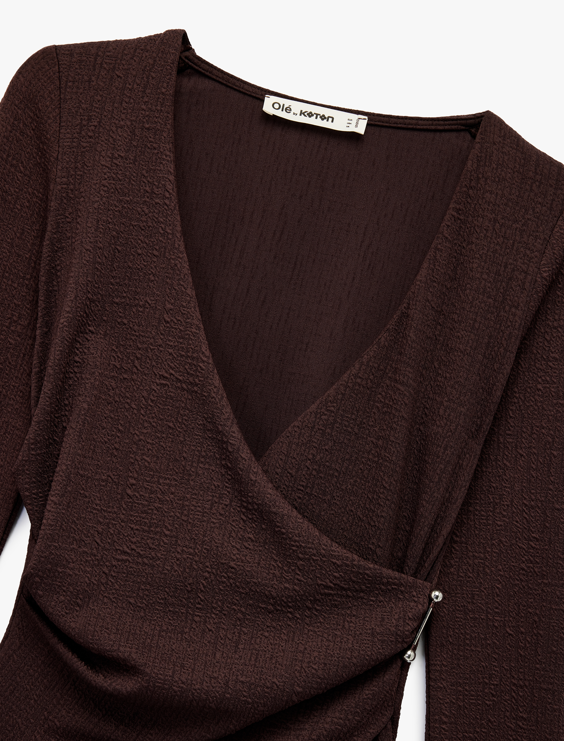   Metal Aksesuarlı Uzun Kollu Slim Fit Bürümcük Kruvaze Yaka Bluz