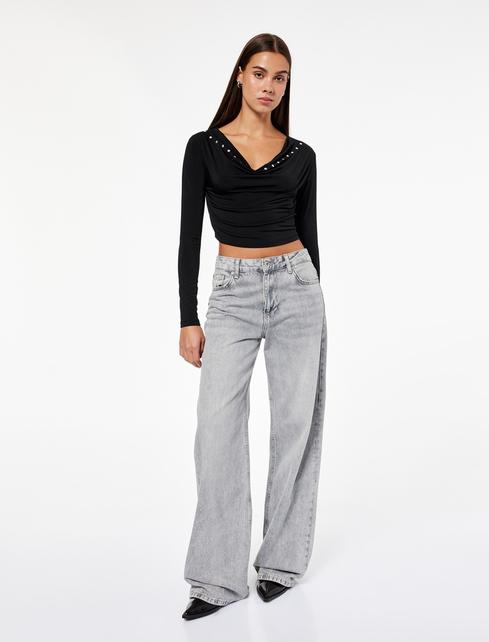  Slim Fit Uzun Kollu Metal Aksesuarlı Degaje Yaka Tişört