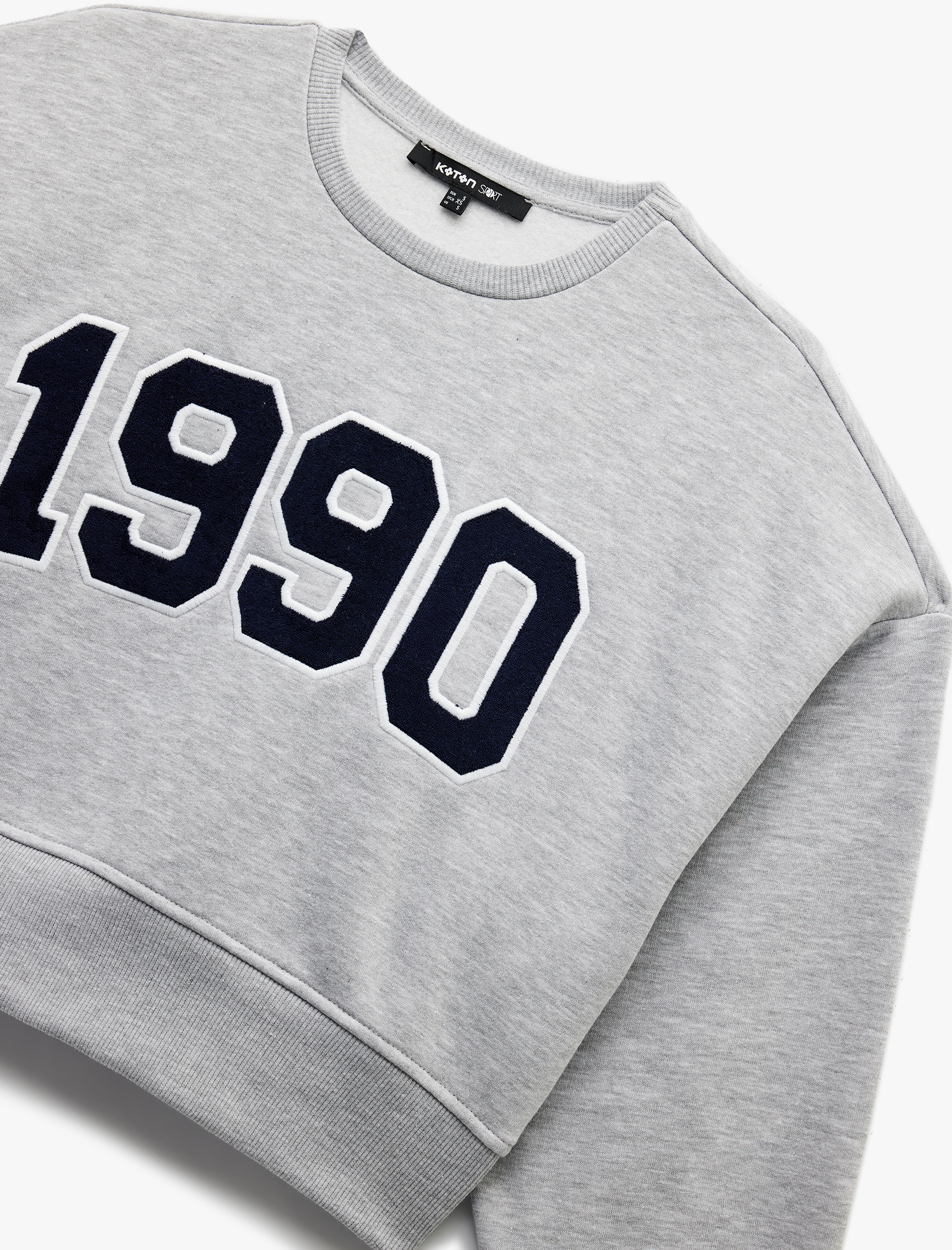   Üç İplik Şardonlu Uzun Kollu Bisiklet Yaka Nakışlı Crop Sweatshirt