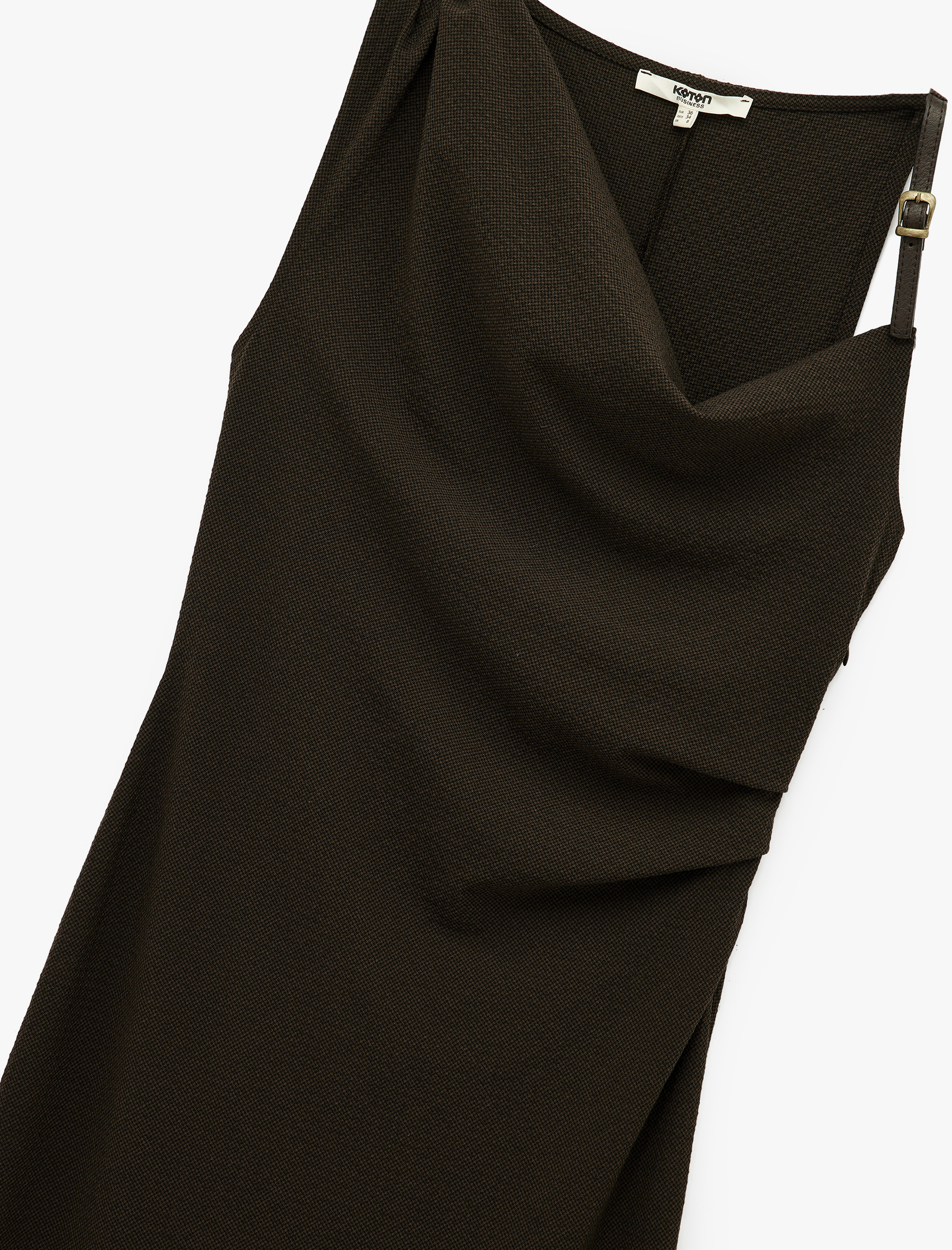 Drapeli Degaje Yaka Kemer Detaylı Viskon Karışımlı Kolsuz Uzun Elbise