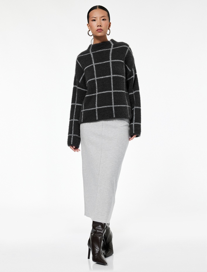  Uzun Kollu Dik Yaka Kareli Triko Peluş Kazak