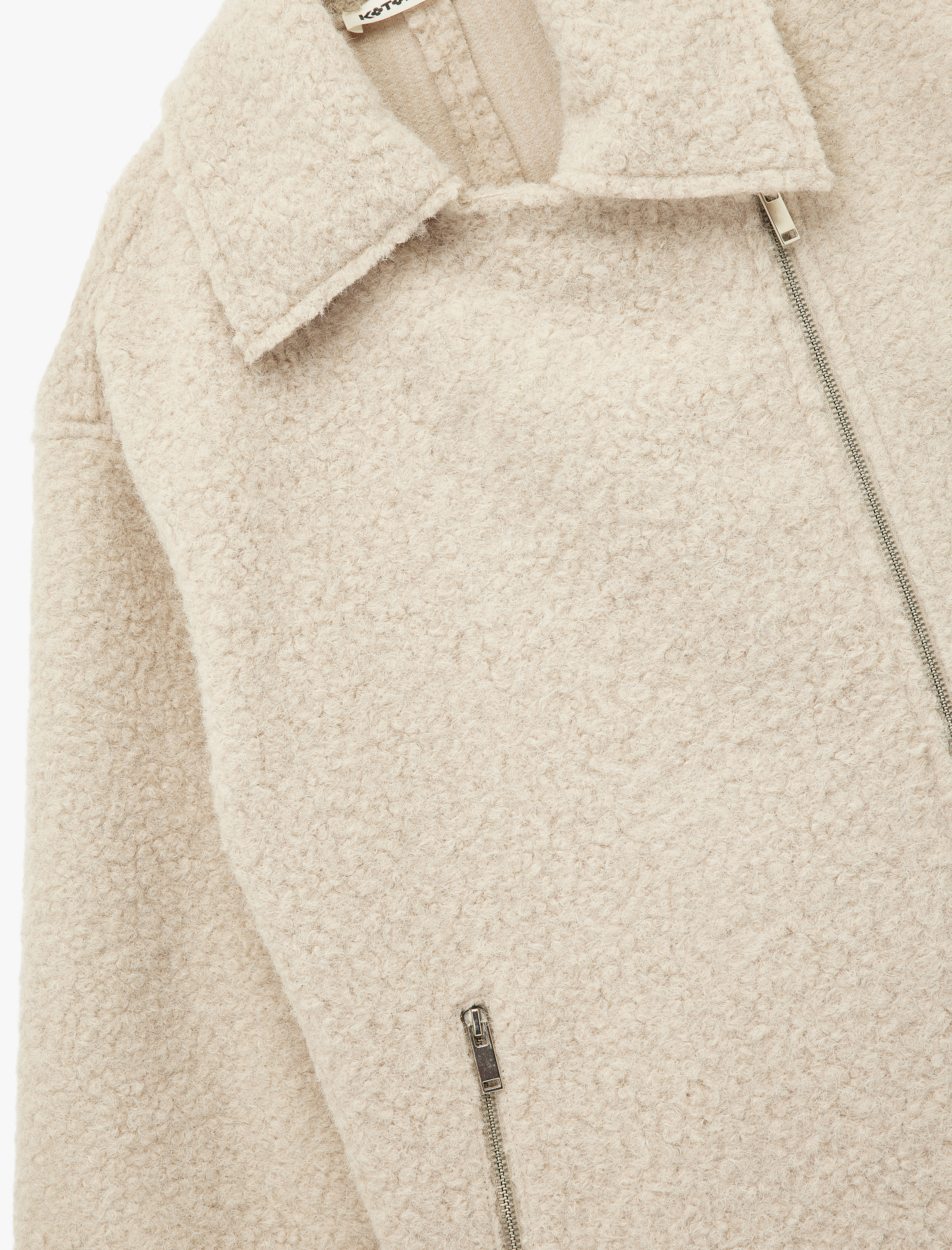   Uzun Kollu Cepli Fermuar Detaylı Kısa Buklet Kaban