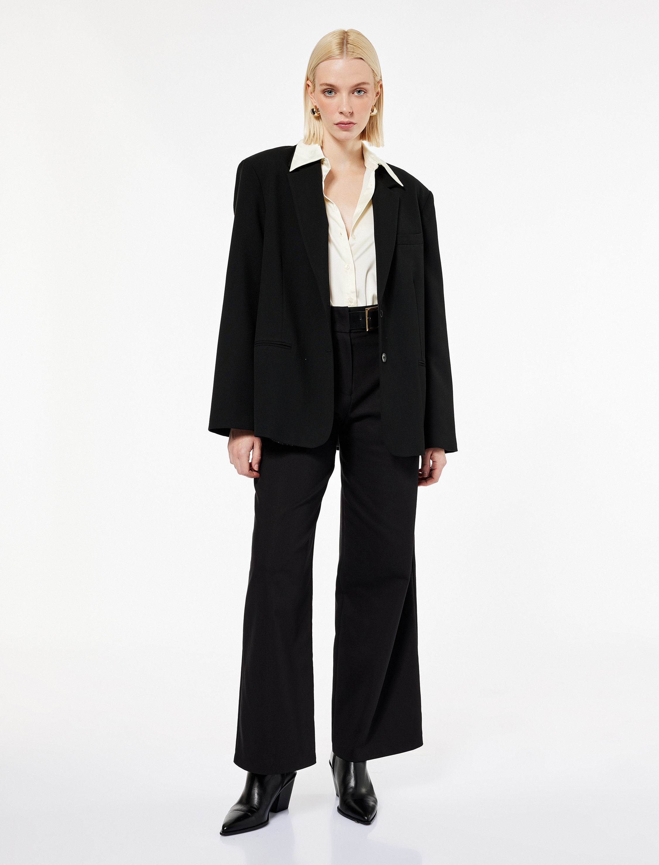   Rahat Kalıp Kemer Detaylı Cepli Normal Bel Geniş Paça Kumaş Pantolon