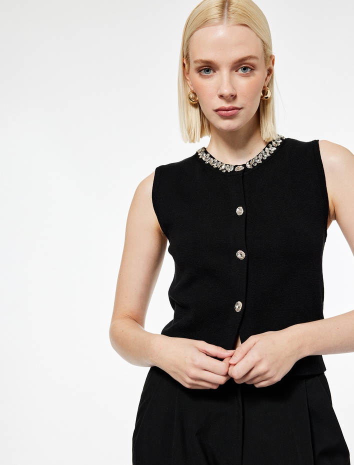  Düğmeli Bisiklet Yaka Taşlı Triko Yelek