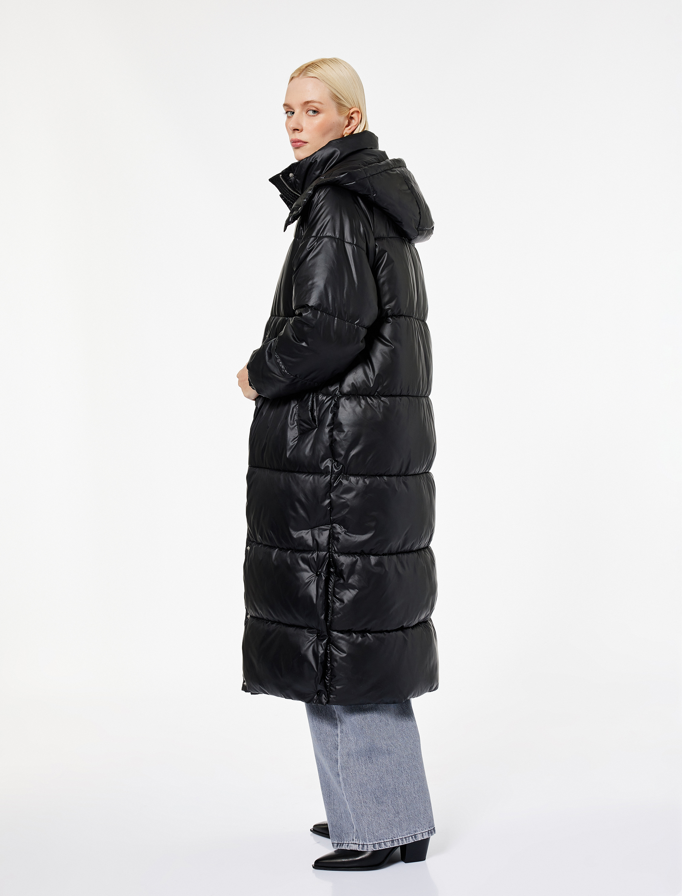   Fermuarlı Çıkarılabilir Kapüşonlu Uzun Kollu Oversize Uzun Şişme Mont