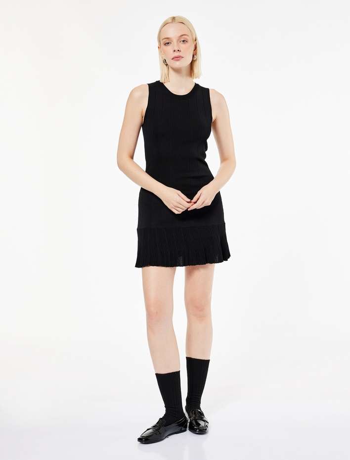  Yuvarlak Yaka Kolsuz Midi Boy Pileli Triko Elbise