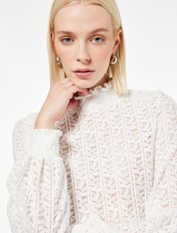 Yarı Transparan Uzun Kollu Fırfırlı Dik Yaka Dantelli Bluz