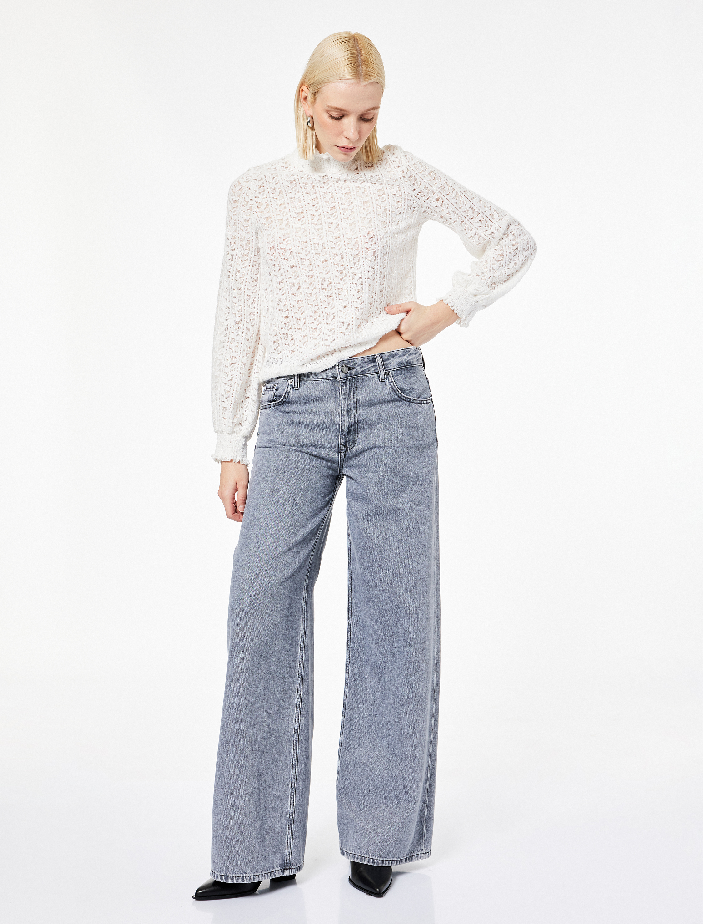   Yarı Transparan Uzun Kollu Fırfırlı Dik Yaka Dantelli Bluz