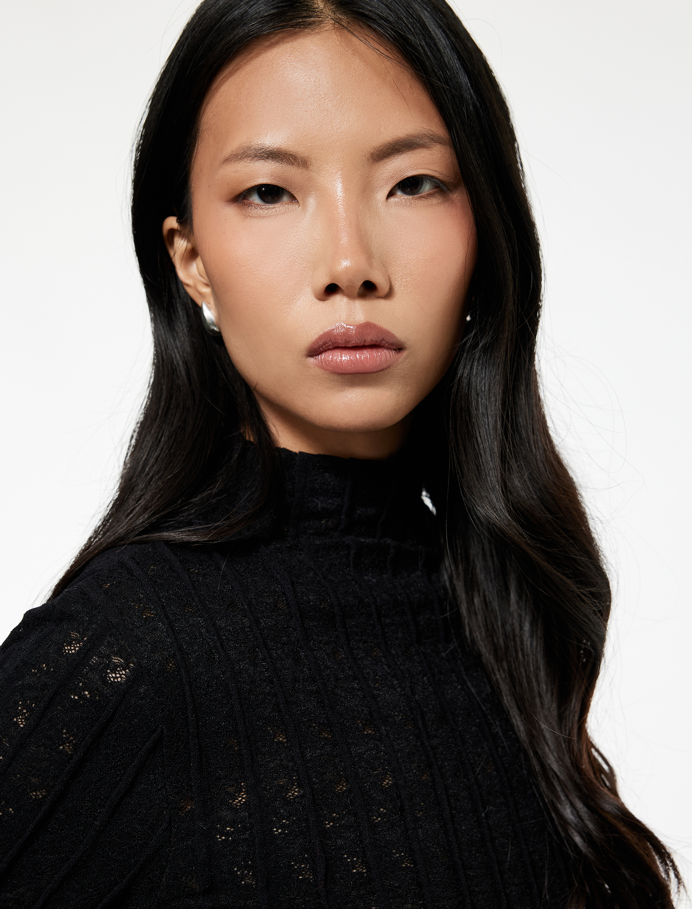   Koton X Sibil Çetinkaya - Slim Fit Uzun Kollu Yarı Transparan Dik Yaka Dantel Bluz