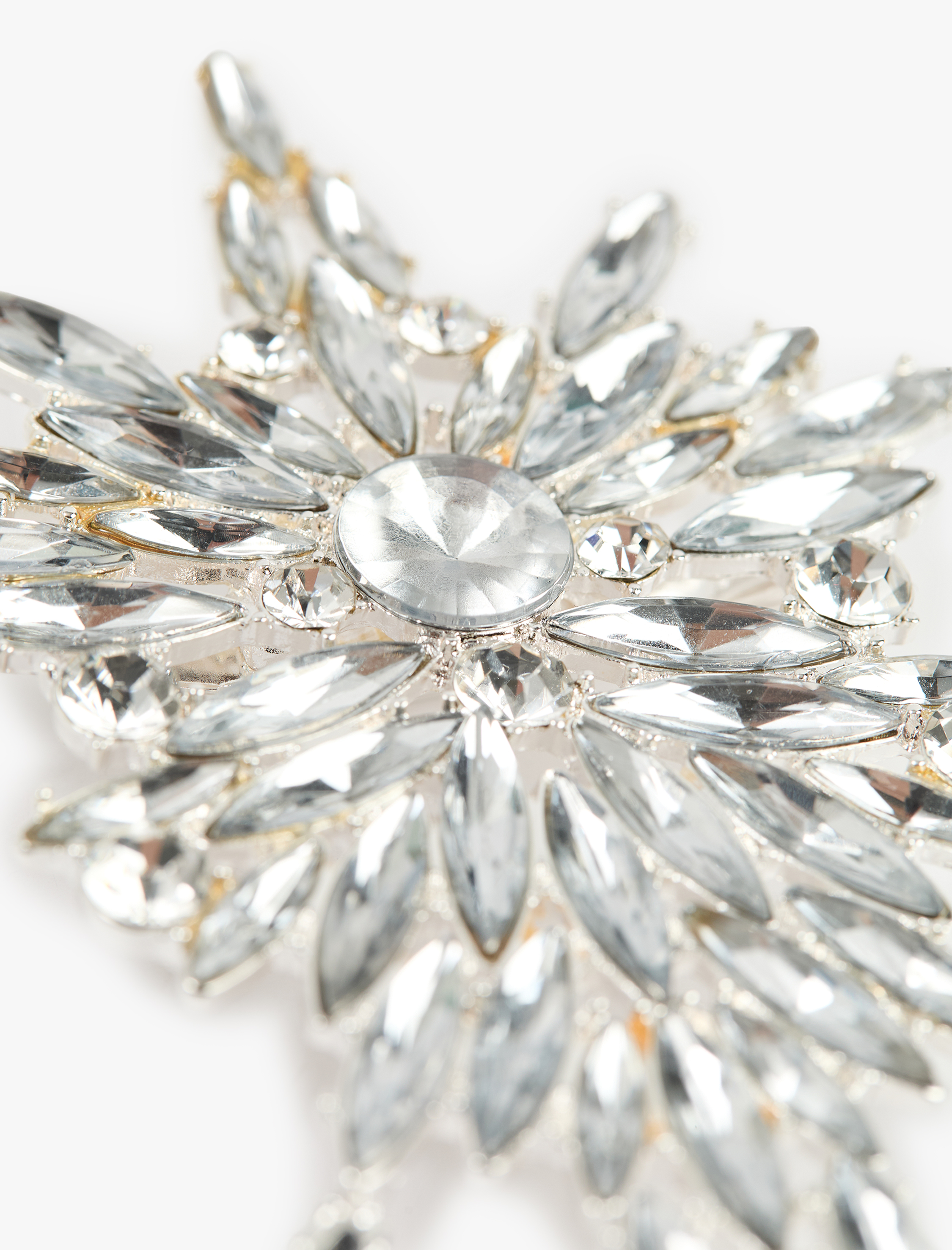  Kadın Taş Detaylı Sallantılı Arkası İğneli Broş - Koton X Sibil Çetinkaya