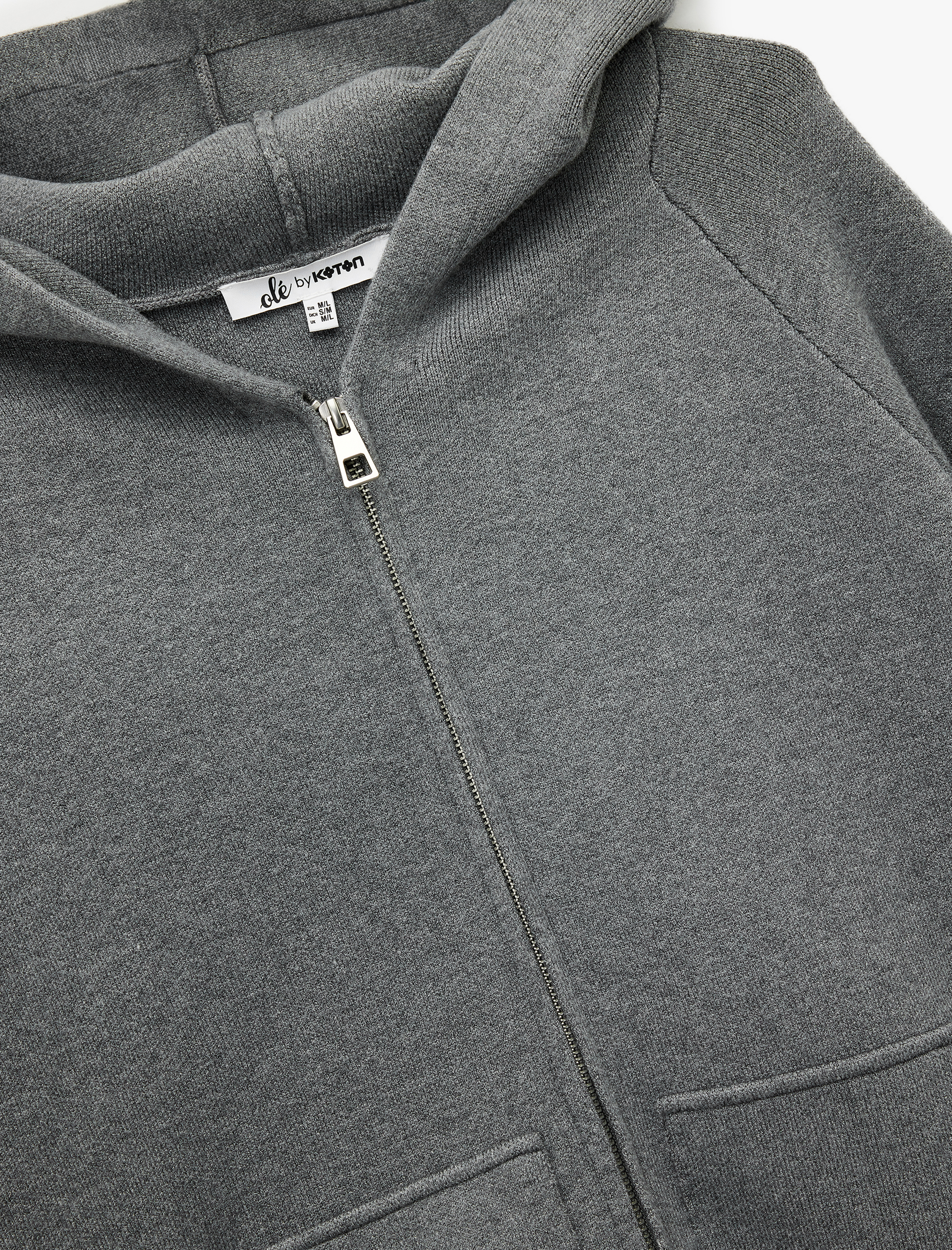   Oversize Uzun Kollu Cep Detaylı Kapüşonlu Fermuarlı Triko Hırka