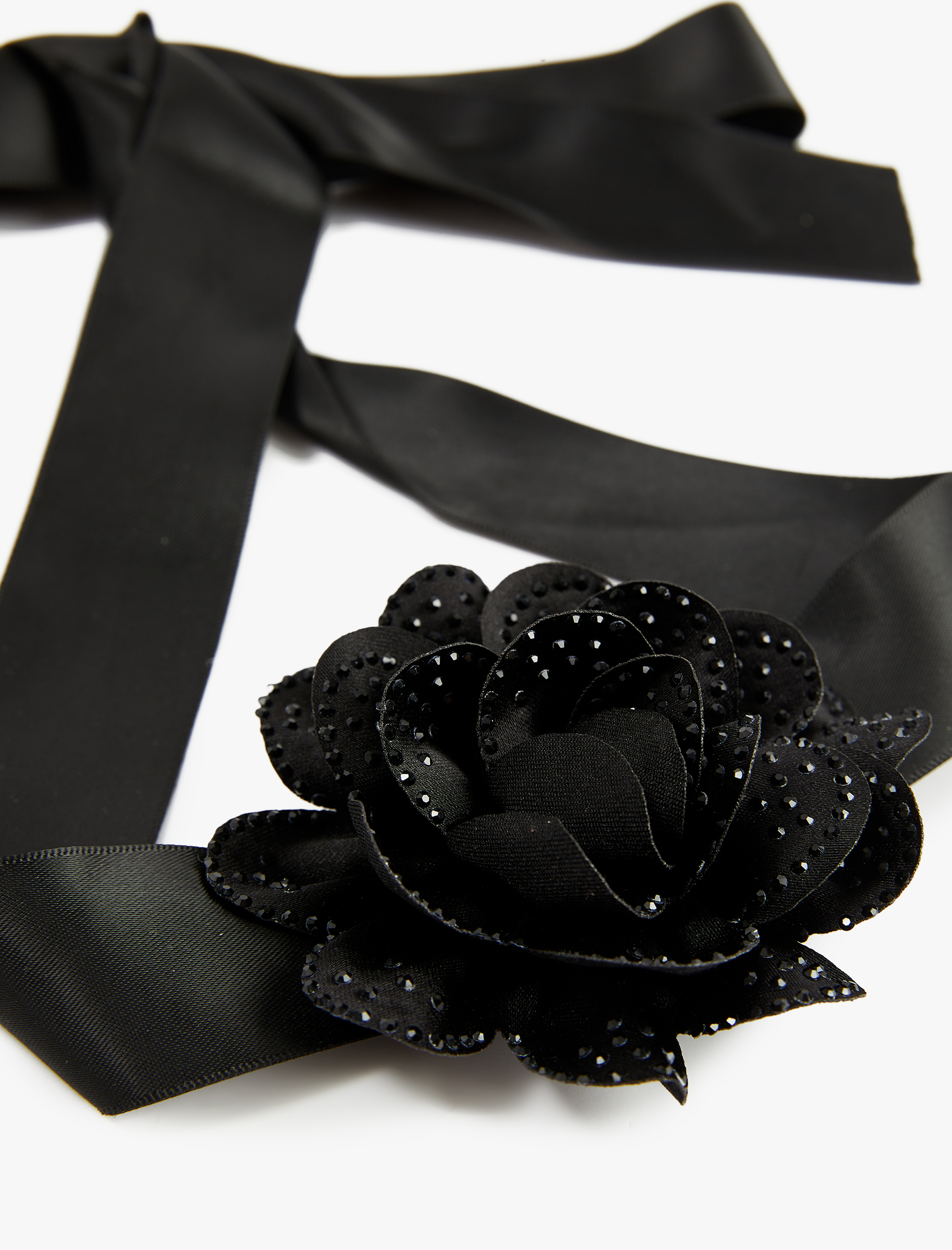  Kadın Taş Detaylı Çiçekli Choker Kolye - Koton X Sibil Çetinkaya