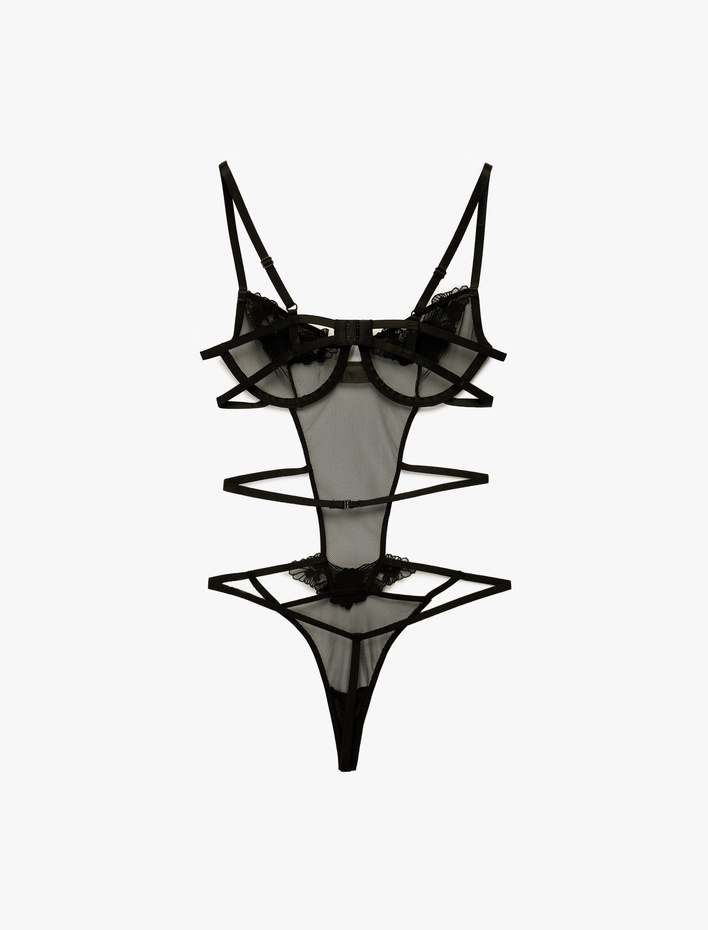  Rahat Kalıp V Yaka Askılı Çiçek Detaylı Dantelli Bodysuit