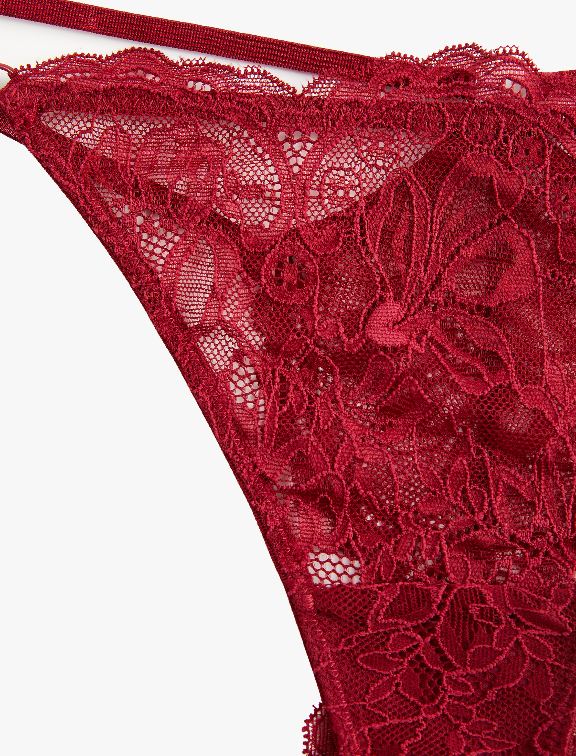 Rahat Kalıp Dantelli String Külot