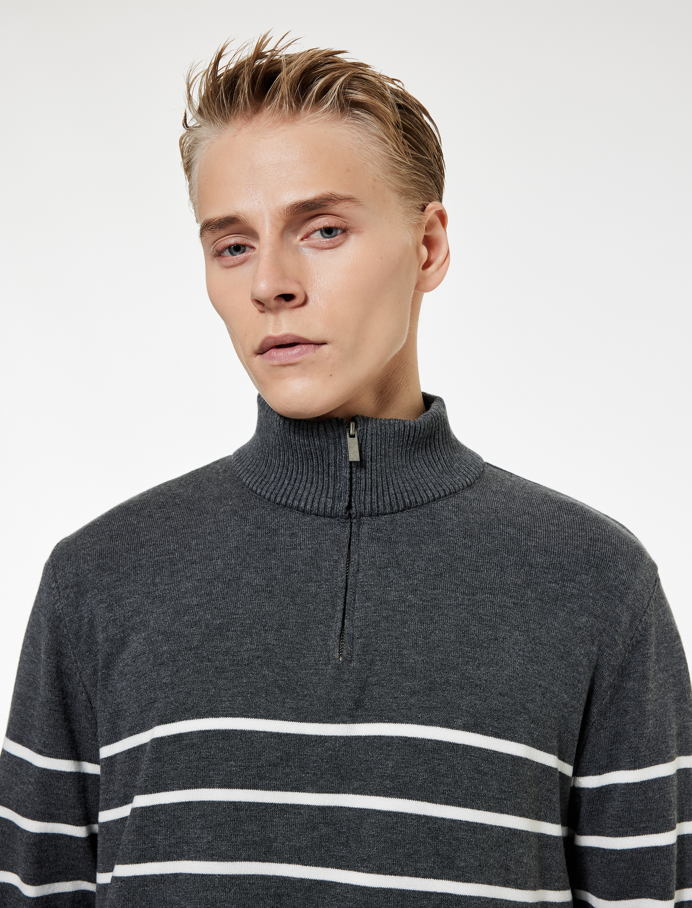   Regular Fit Uzun Kollu Basic Yarım Fermuarlı Triko Kazak