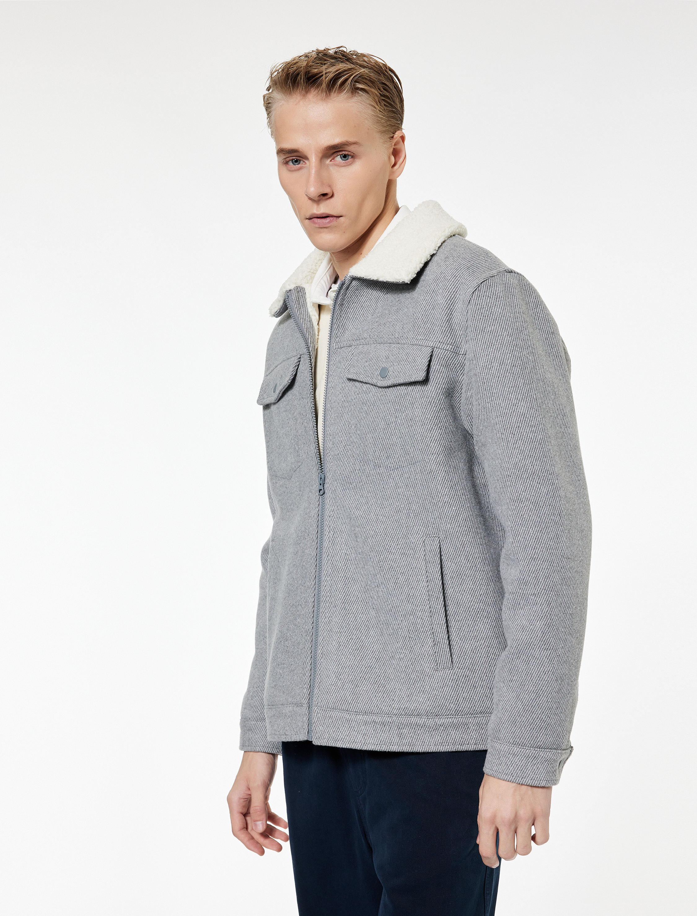 Uzun Kollu Cepli Fermuarlı İçi Peluş Astarlı Yakası Suni Kürklü Kışlık Kaşe Ceket