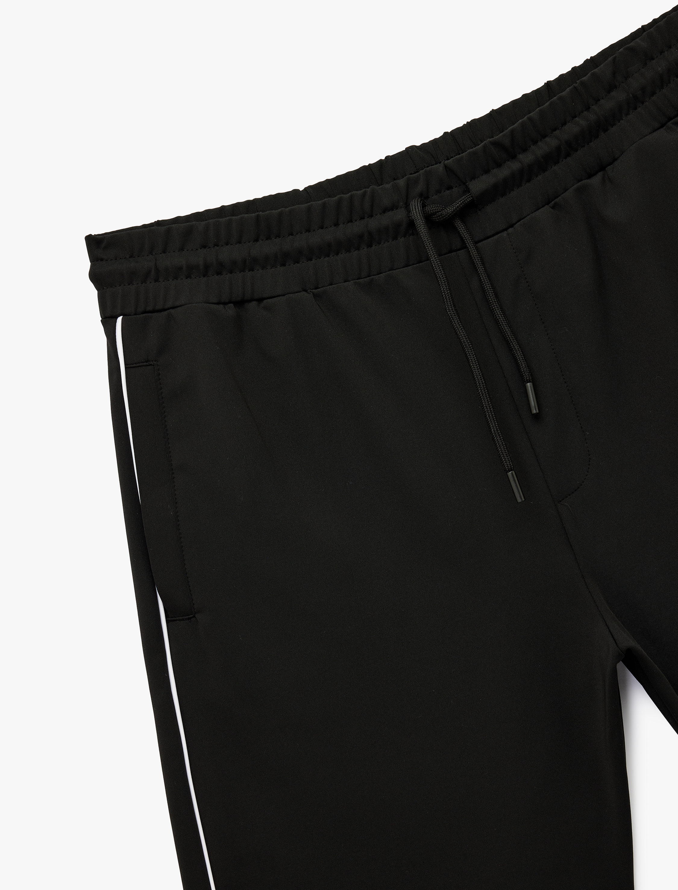   Cep Detaylı Biyeli Beli Bağcıklı Spor Şort