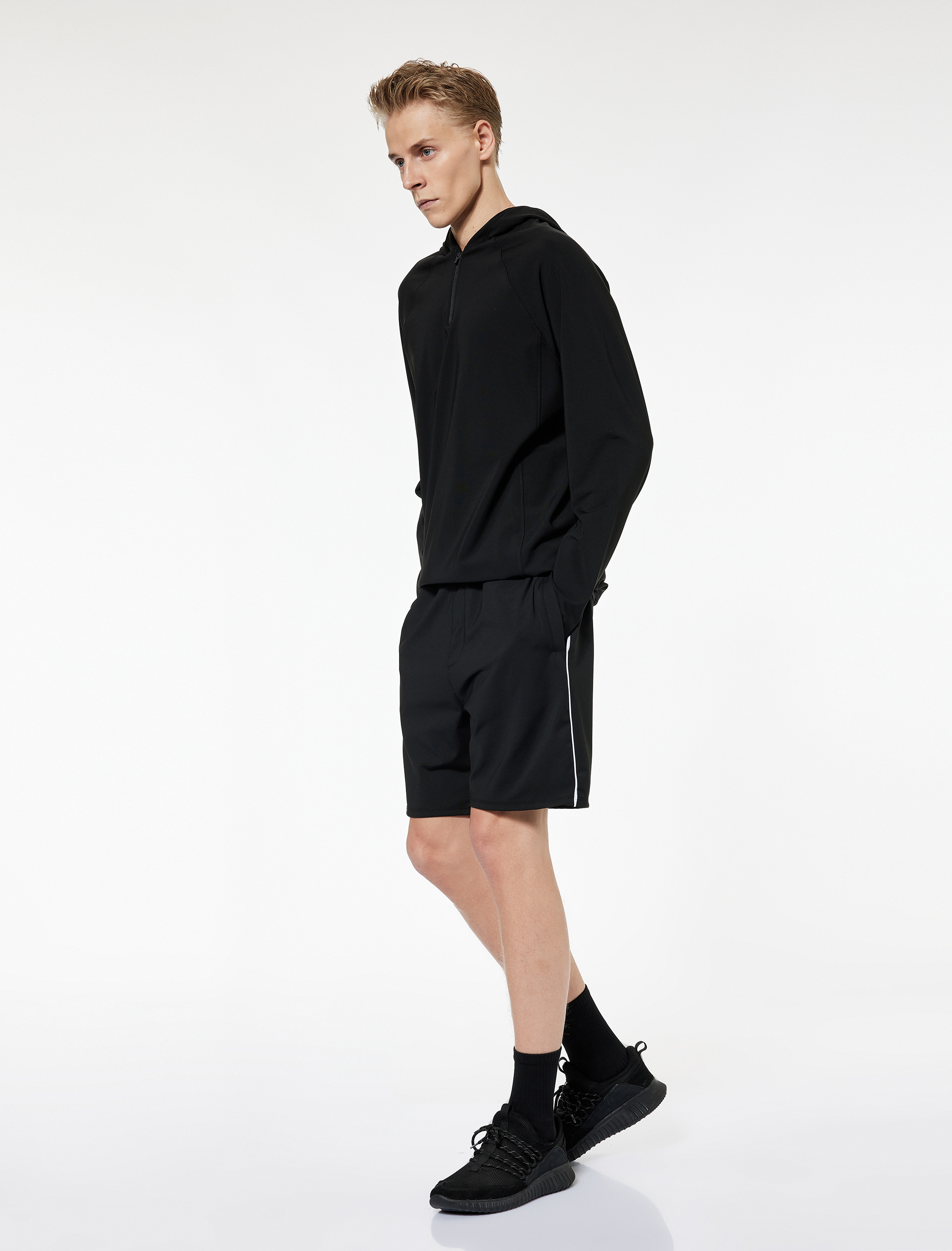   Cep Detaylı Biyeli Beli Bağcıklı Spor Şort