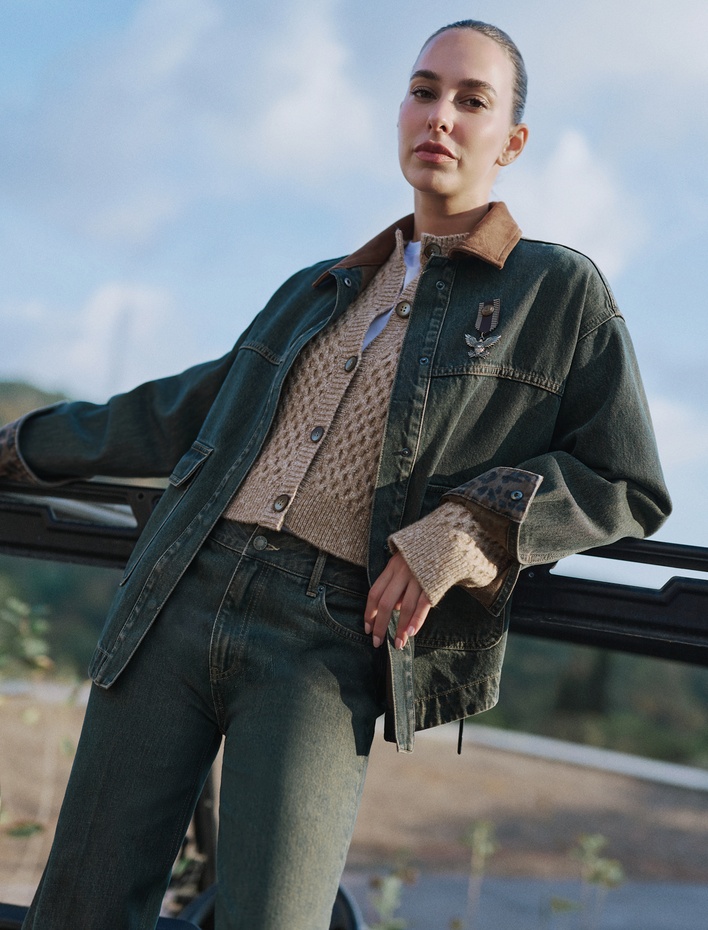  Koton X Sima Tarkan -  Yaka Detaylı Yıkamalı Çıtçıt Düğmeli Cepli Oversize Denim Ceket