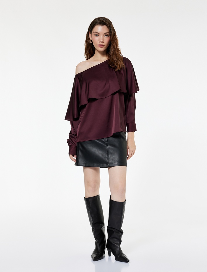  Uzun Kollu Kayık Yaka Asimetrik Kesim Saten Bluz