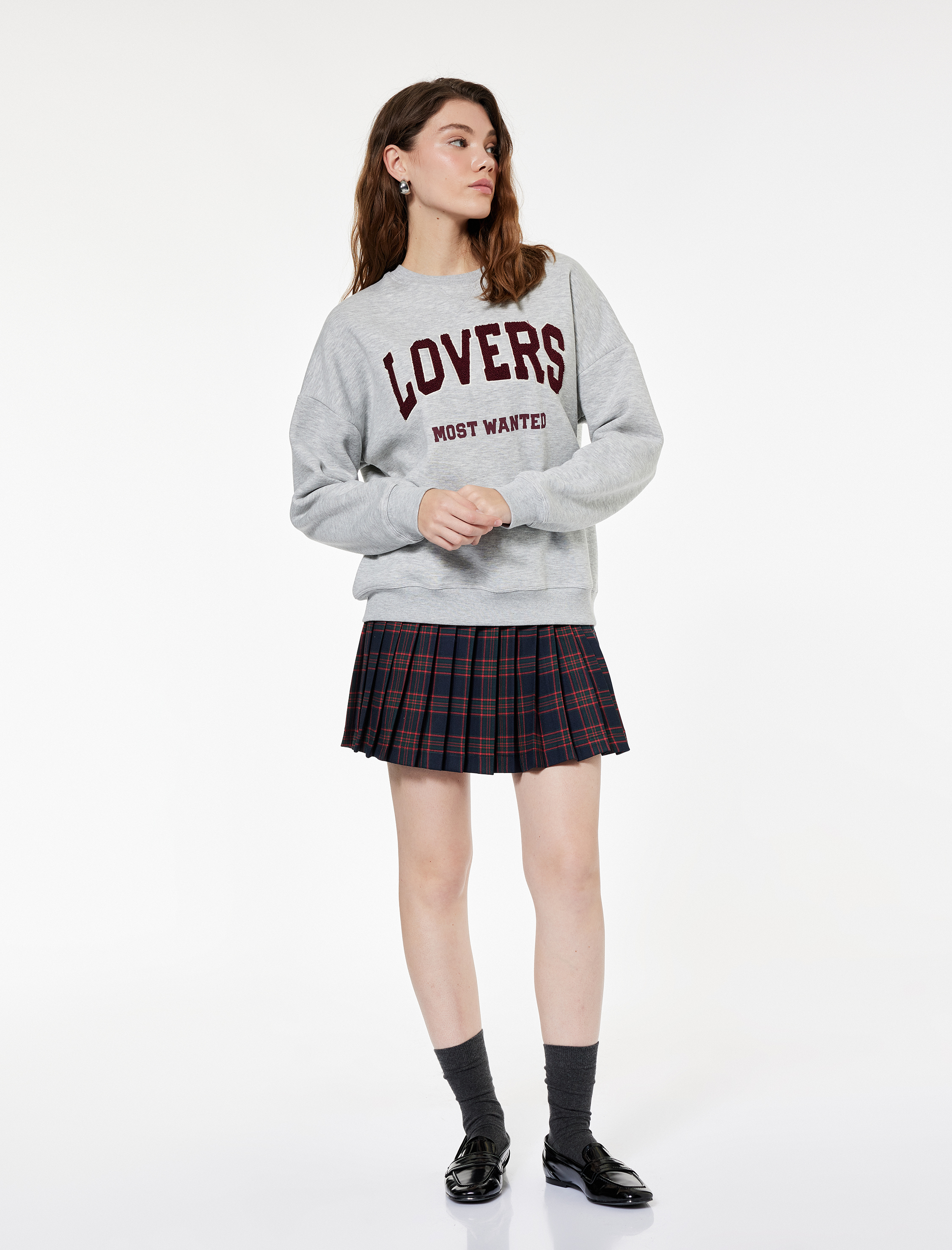   Uzun Kollu Bisiklet Yaka Peluş Aplike Detaylı Baskılı Sweatshirt