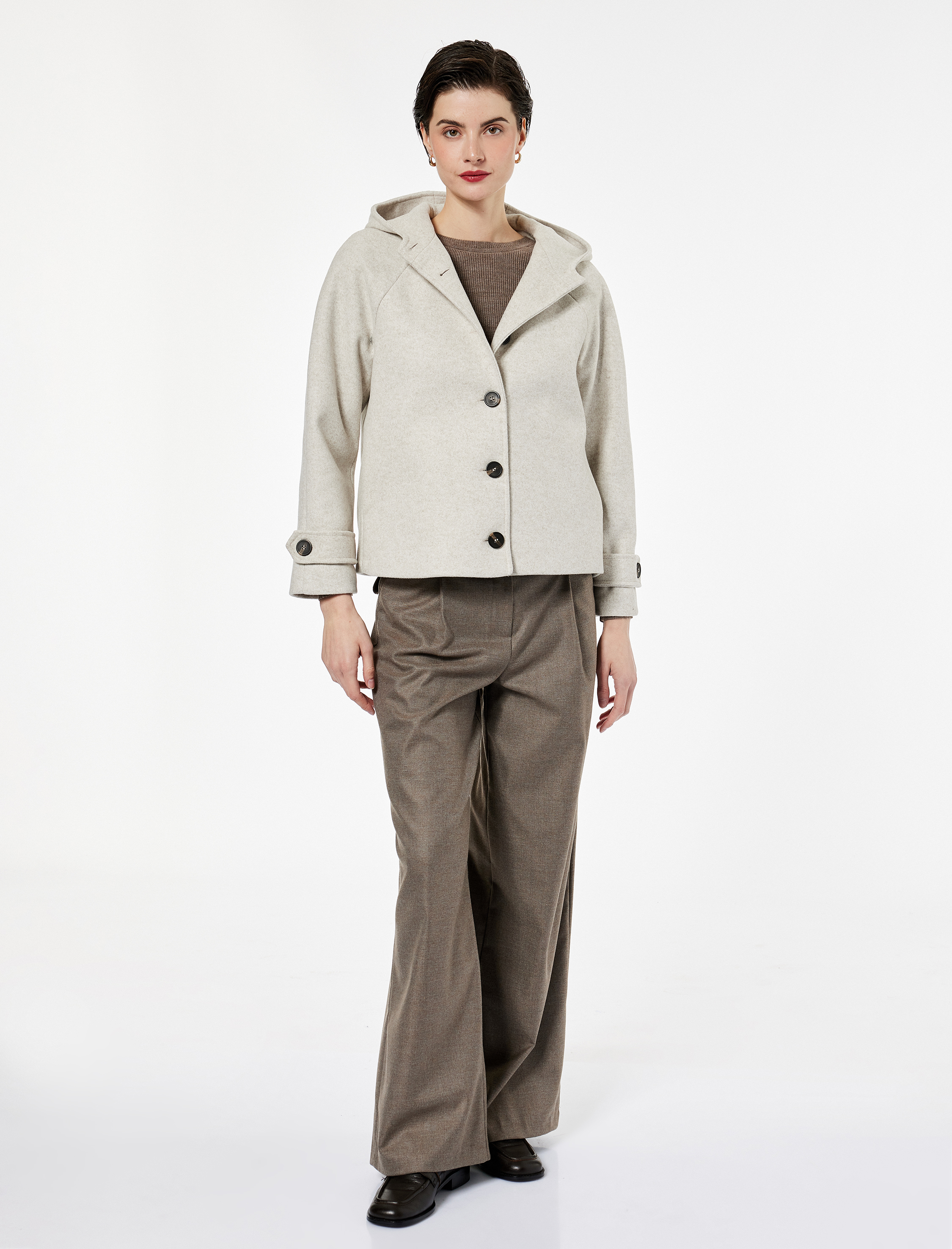   Uzun Kollu Cepli Düğmeli Kapüşonlu Kısa Kaşe Kaban