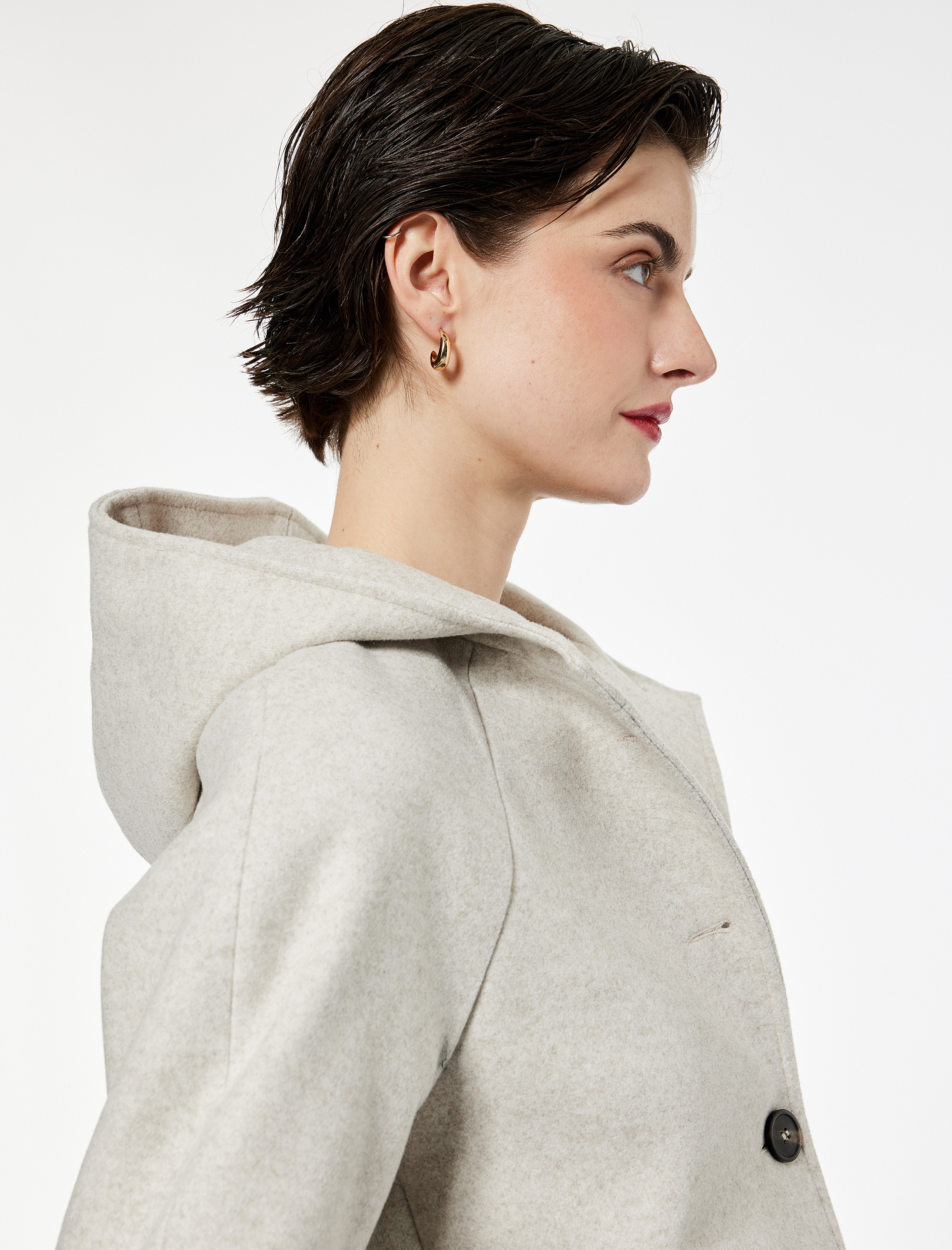   Uzun Kollu Cepli Düğmeli Kapüşonlu Kısa Kaşe Kaban