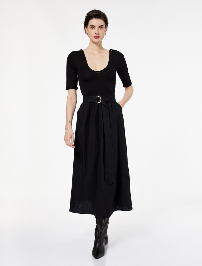  U Yaka Kısa Kollu Kemer Detaylı A Kesim Uzun Elbise