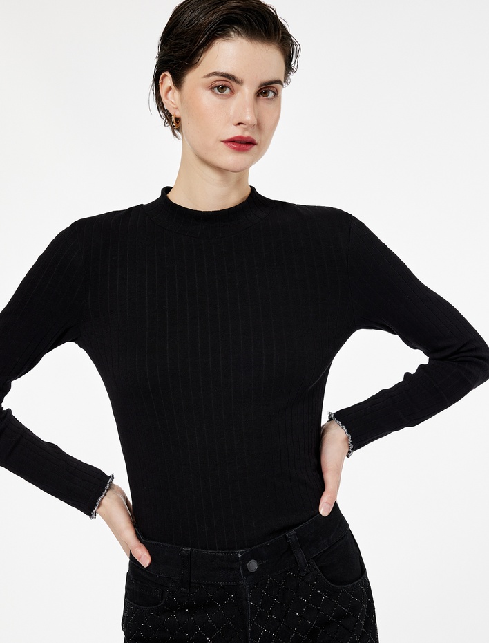  Pamuklu Uzun Kollu Hafif Dik Yaka Slim Fit Tişört