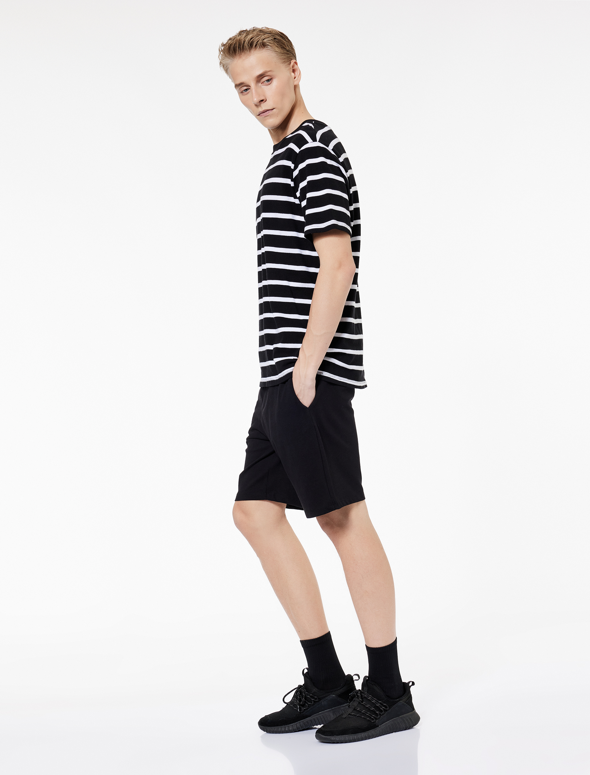   Beli Bağcıklı Cep Detaylı Pamuklu Straight Fit Spor Şort