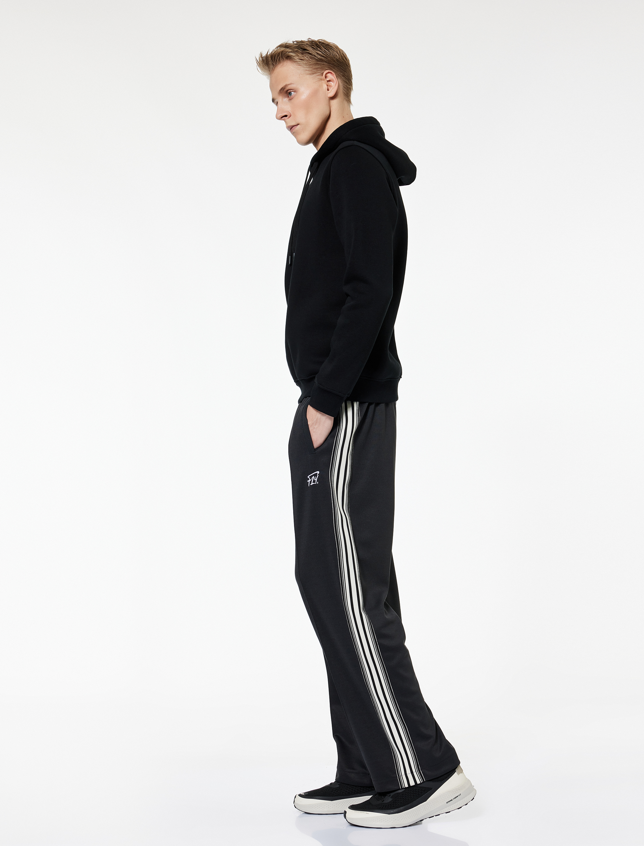   Viskon Karışımlı Beli Lastikli Cepli Şerit Detaylı Baskılı Bol Kalıp Eşofman Altı