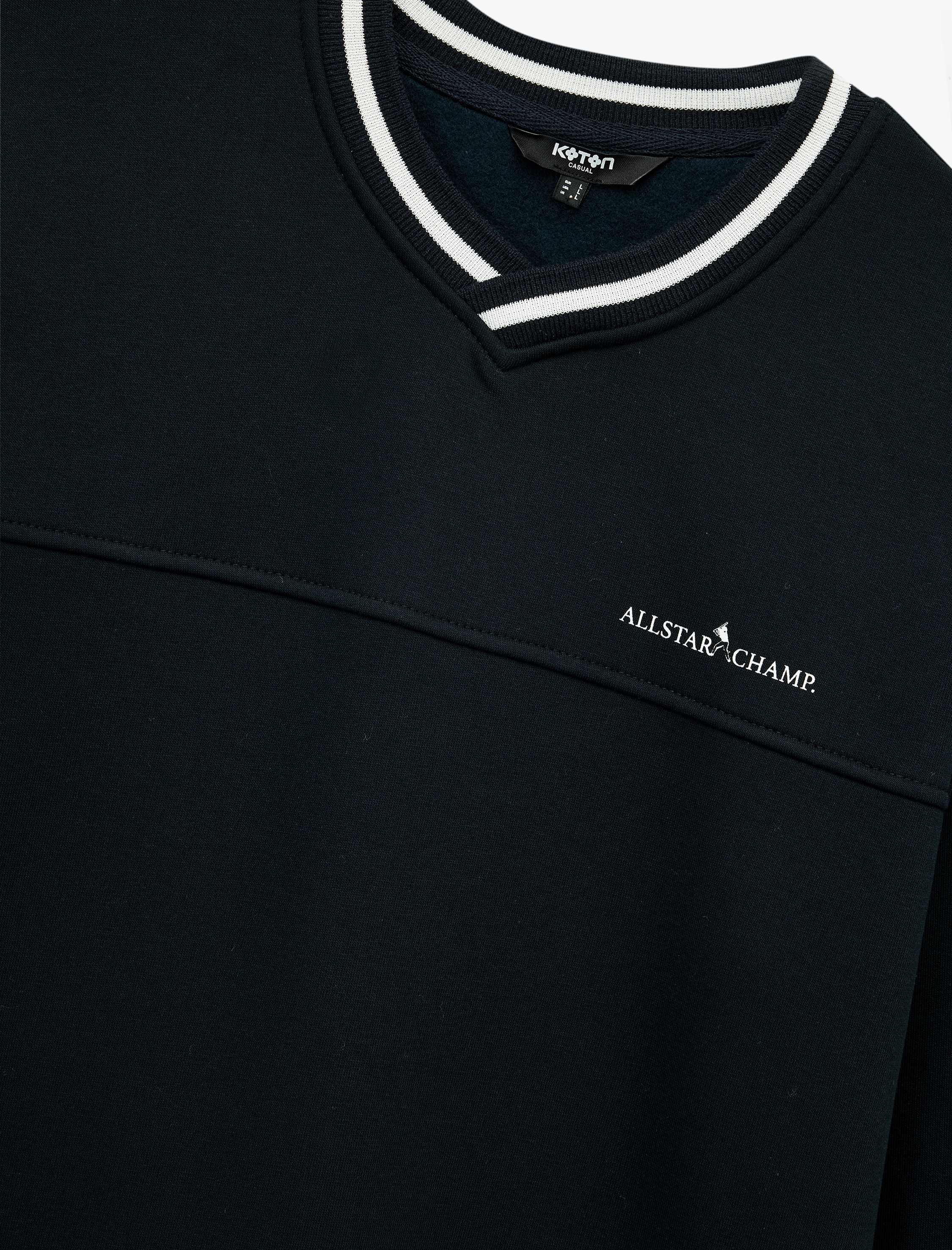   Regular Fit Uzun Kollu Çizgi Detaylı Şardonlu V Yaka Sweatshirt