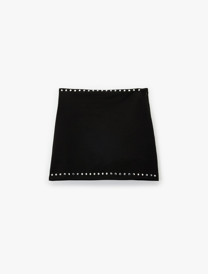  Slim Fit Metal Aksesuar Detaylı Mini Şort Etek