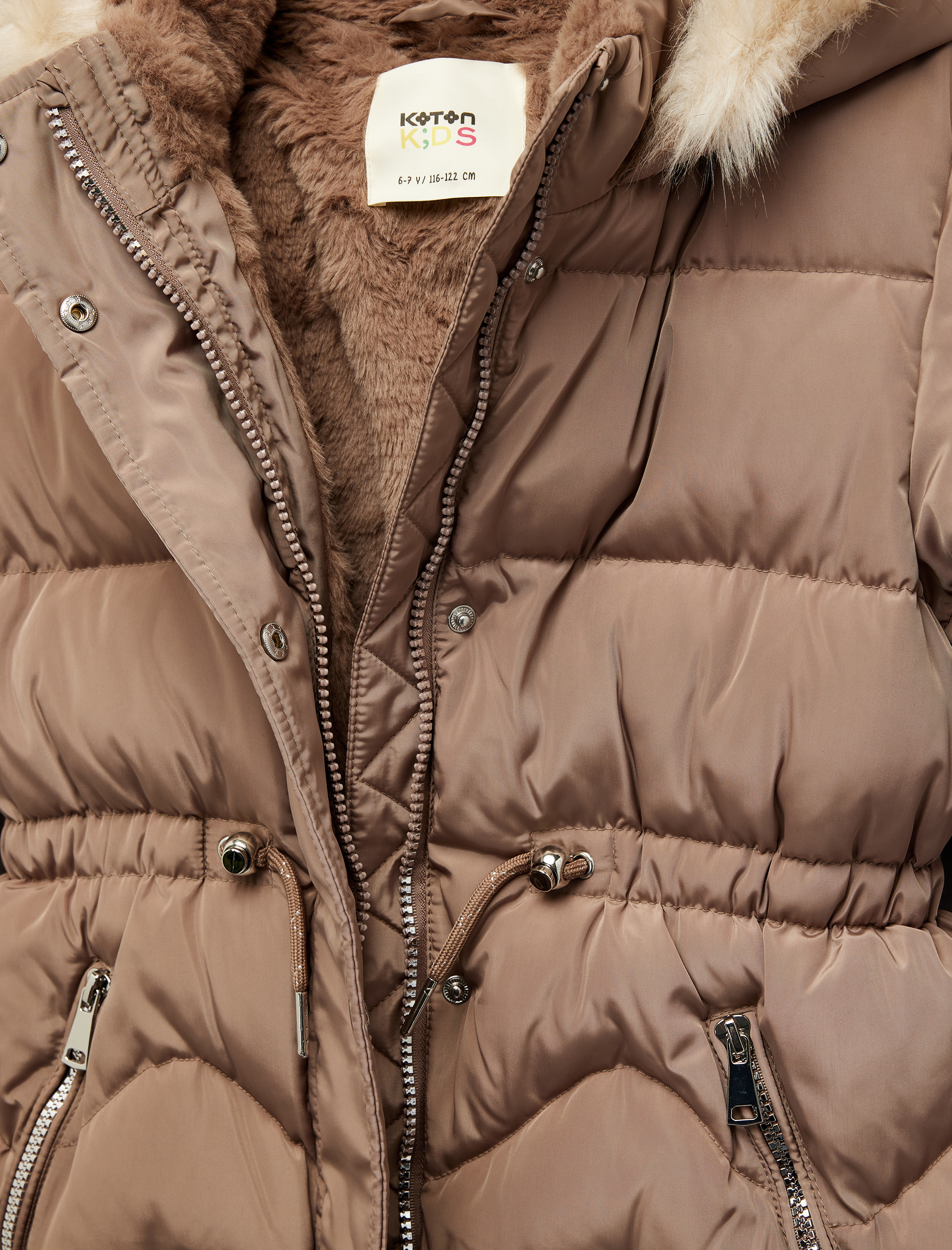  Kız Çocuk Uzun Kollu Peluş Detaylı Kapşonlu Fermuarlı Şişme Mont