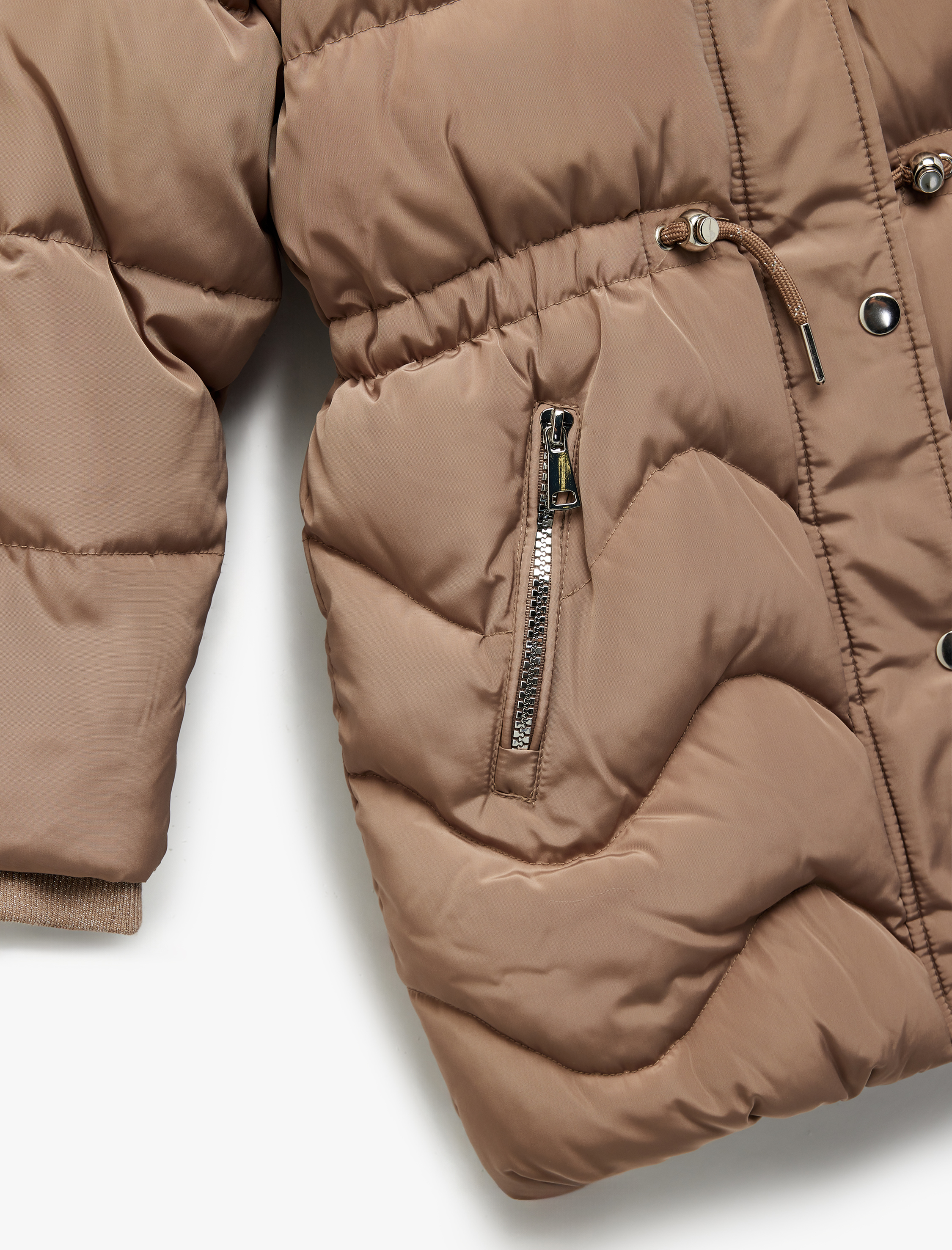  Kız Çocuk Uzun Kollu Peluş Detaylı Kapşonlu Fermuarlı Şişme Mont